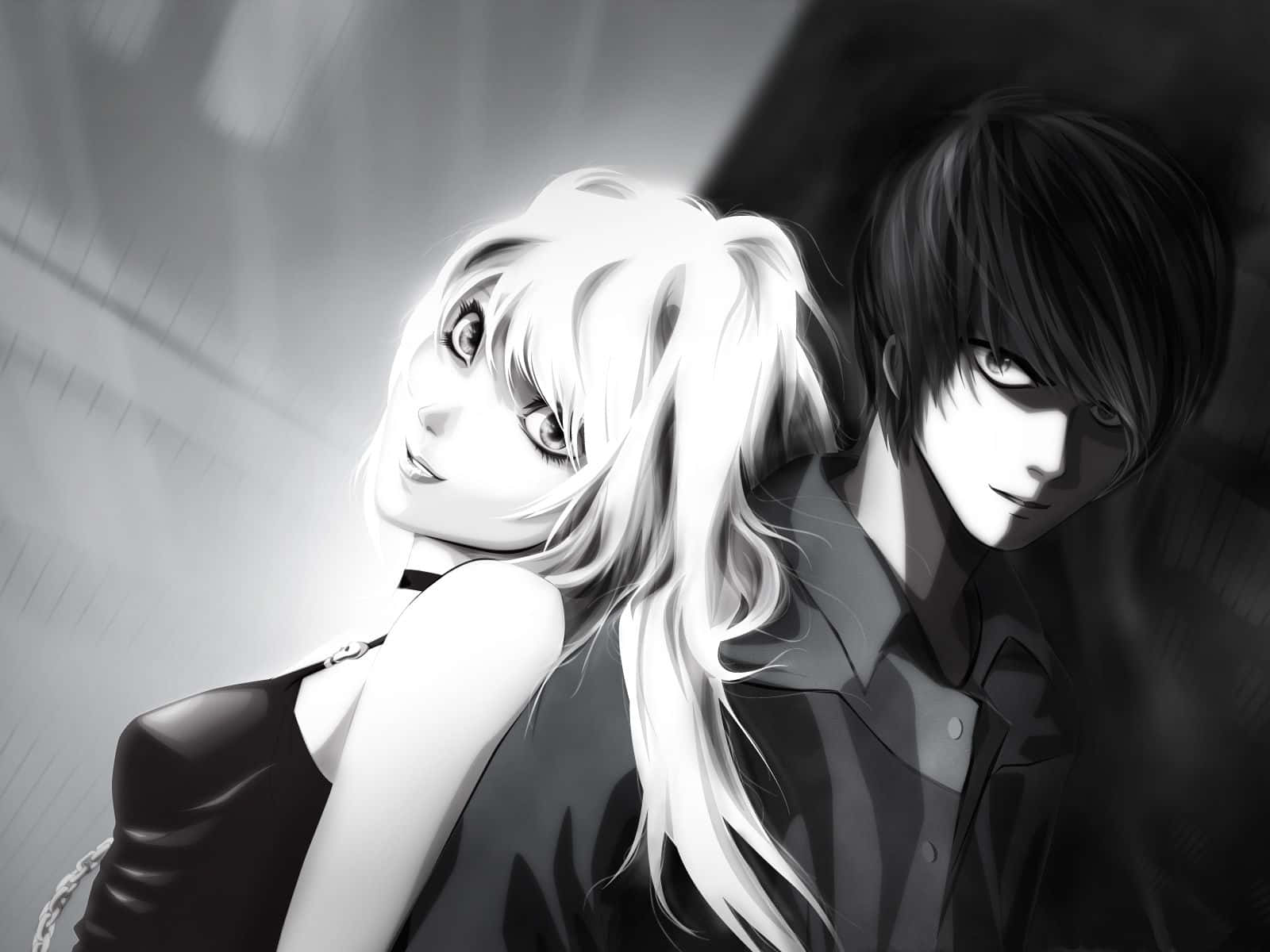 Death Note 4K 桌布 壁紙 — 一幅戲劇性的黑白動畫插圖，描繪一位金髮女子和一位黑髮男子在緊張、陰影中的擁抱。
