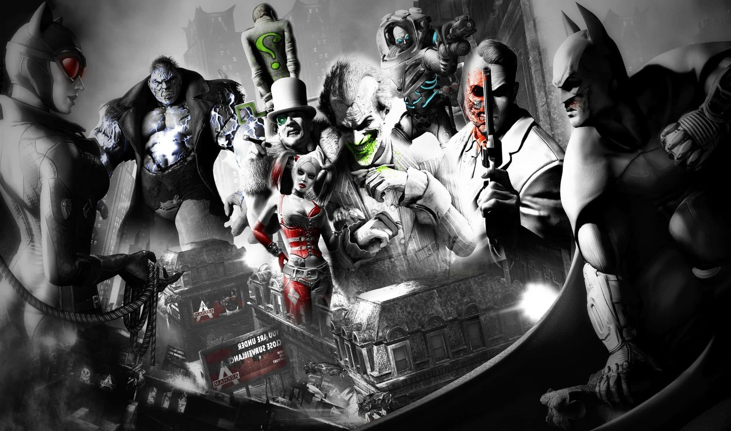 2440x1440 Batman Arkham City 桌布 壁紙 — 一幅戲劇性的黑白拼貼畫，描繪蝙蝠俠與他的反派們，包括小丑、哈莉·奎茵、貓女和雙面人，在混亂的高譚市場景中。