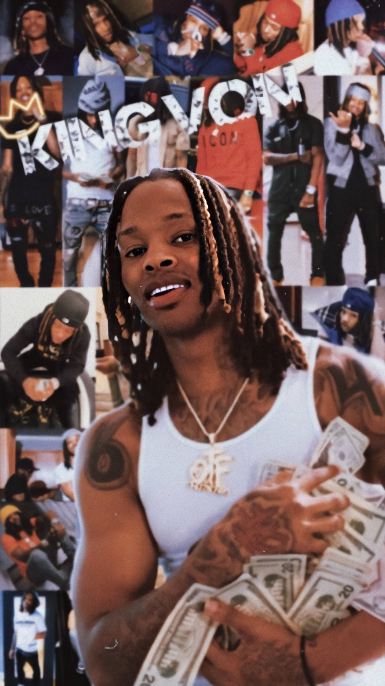 King Von And Lil Durk 桌布 壁紙 — 一幅拼貼桌布，展示一個微笑的辮子男手持現金，被他的照片包圍。
