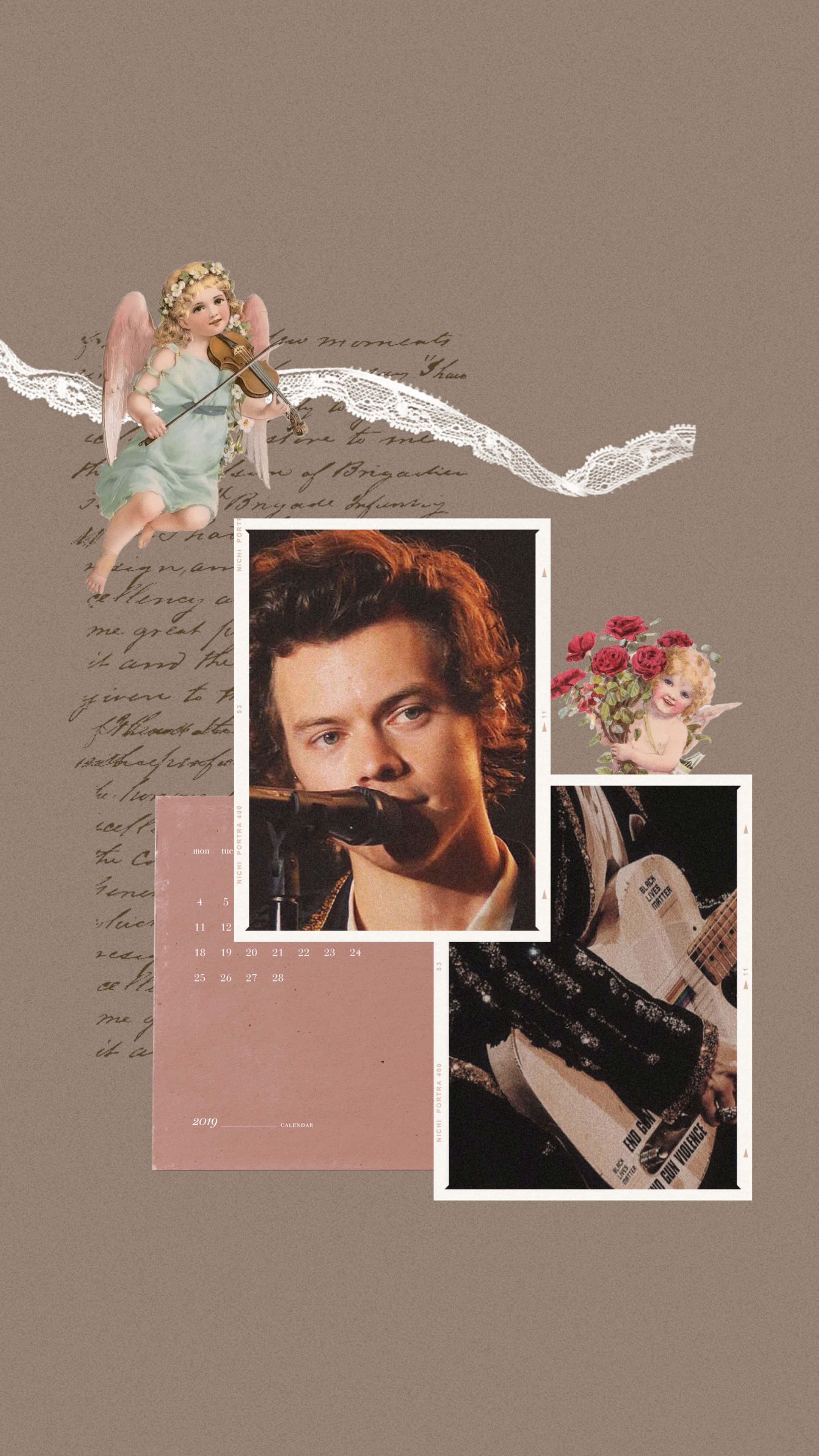 Harry Styles Black And White 桌布 壁紙 — 一幅拼貼畫，展示哈利·史泰爾斯彈吉他、復古小天使、手寫文字和粉紅色日曆，背景為柔和棕色。