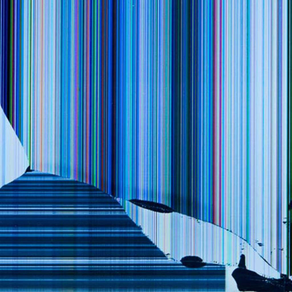 Screen 桌布 壁紙 — 一幅數位故障藝術作品，以鮮豔的垂直彩色條紋形成隧道般的路徑，底部有深色抽象形狀。