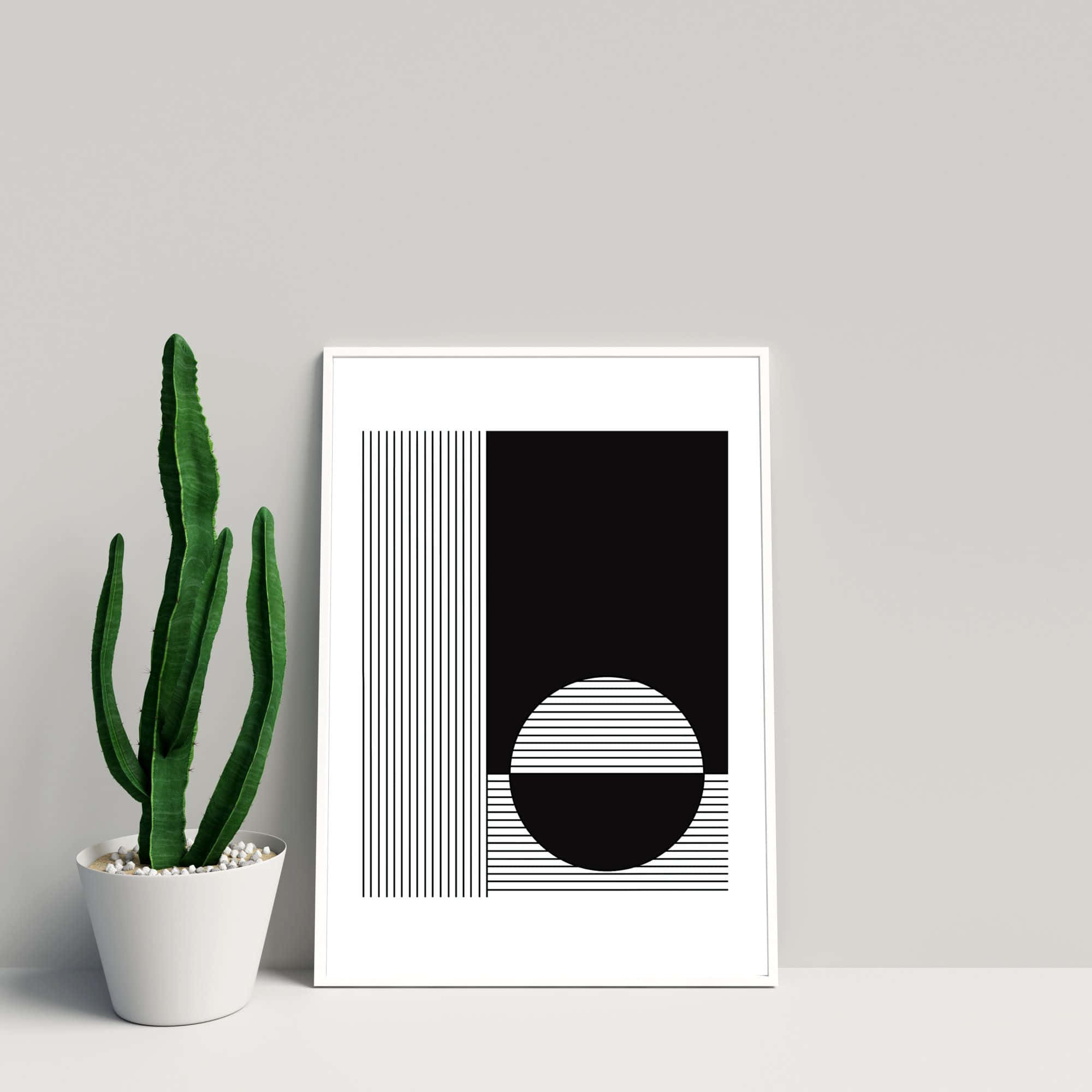 Modern Minimalist Art 桌布 壁紙 — 一幅極簡黑白幾何藝術印刷品靠在淺灰色層架上的盆栽綠色仙人掌旁邊。