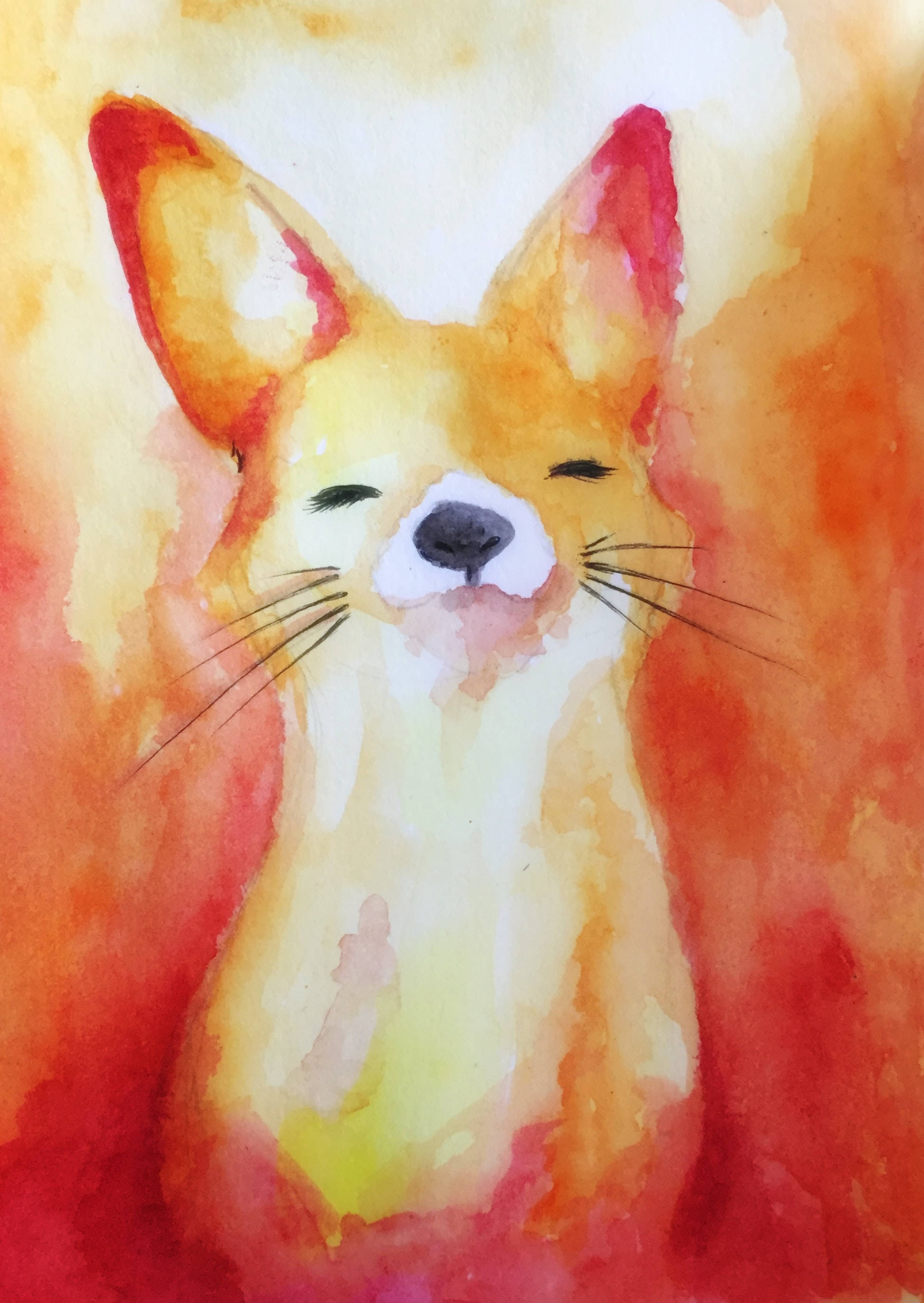 Watercolor 桌布 壁紙 — 一幅水彩畫，描繪一隻閉著眼睛、表情平靜的狐狸，背景是溫暖的橙色和紅色。