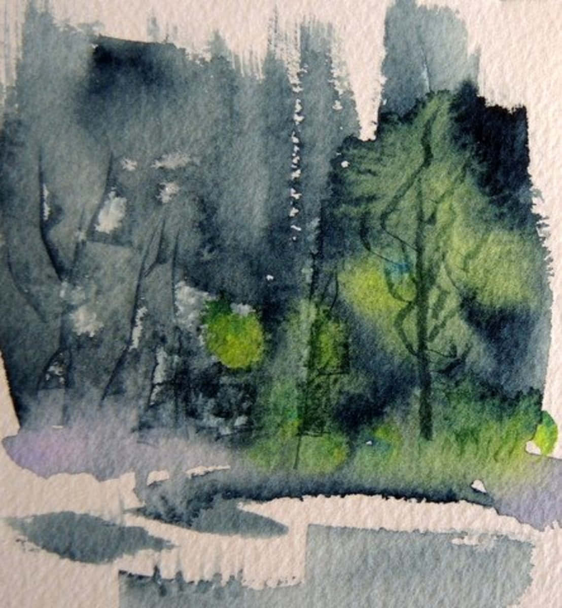 Watercolor Texture 桌布 壁紙 — 一幅水彩畫，描繪在柔和光線下，平靜池塘中倒映的深色樹木和綠色樹葉。