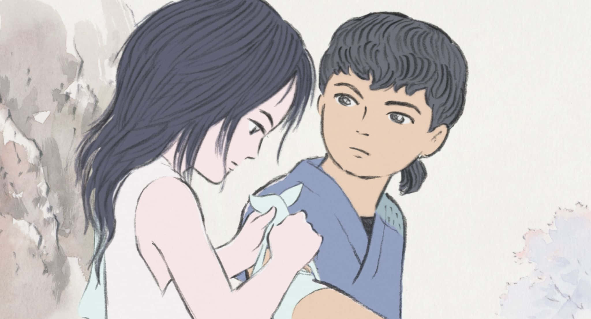 The Tale Of The Princess Kaguya 桌布 壁紙 — 一幅溫柔的動漫插畫，描繪一個女孩用布輕輕擦拭男孩的肩膀，背景是柔和的水彩畫。