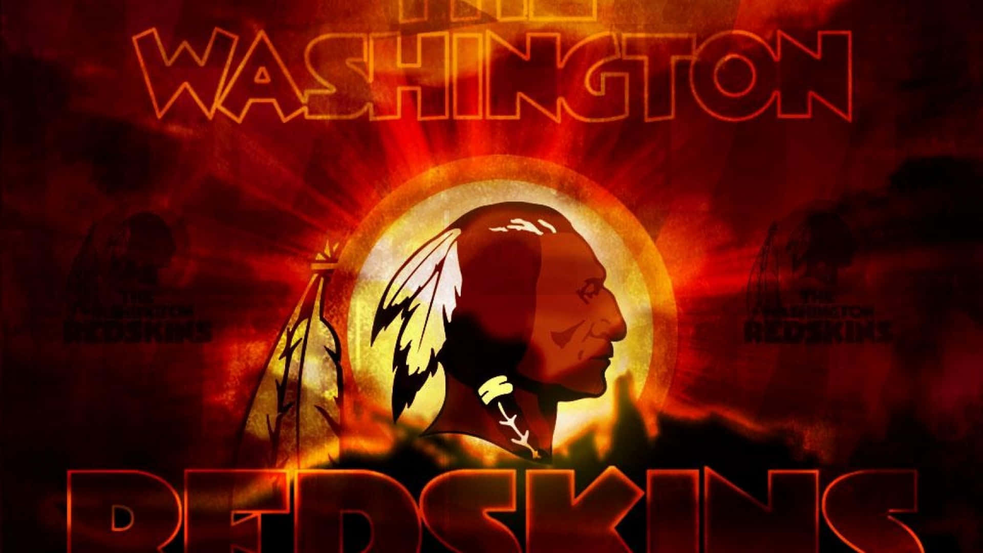 Washington Football 桌布 壁紙 — 一幅火紅與橙色的圖像，呈現一位美洲原住民側面剪影，戴著羽毛頭飾，背景是耀眼的太陽光芒。