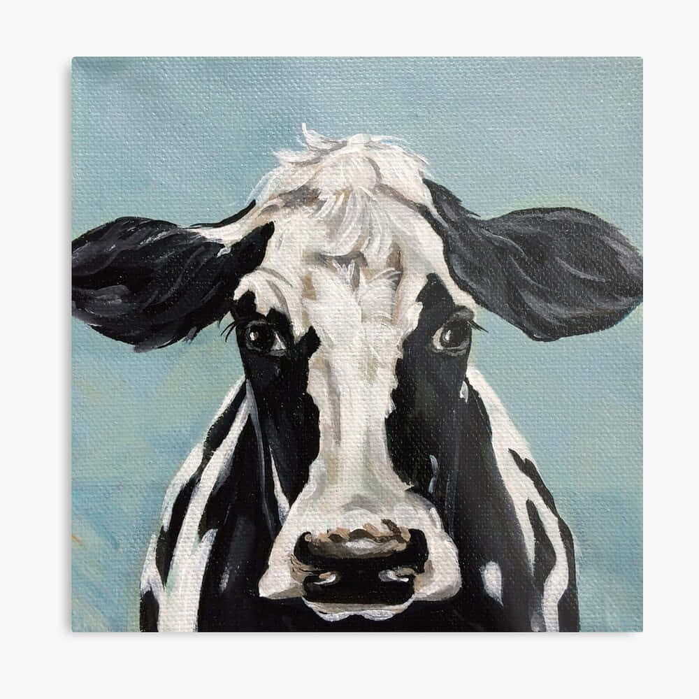 Black And White Cow 桌布 壁紙 — 一幅特寫油畫，描繪一頭黑白相間、耳朵大的牛，在柔和的藍色背景前直視觀眾。