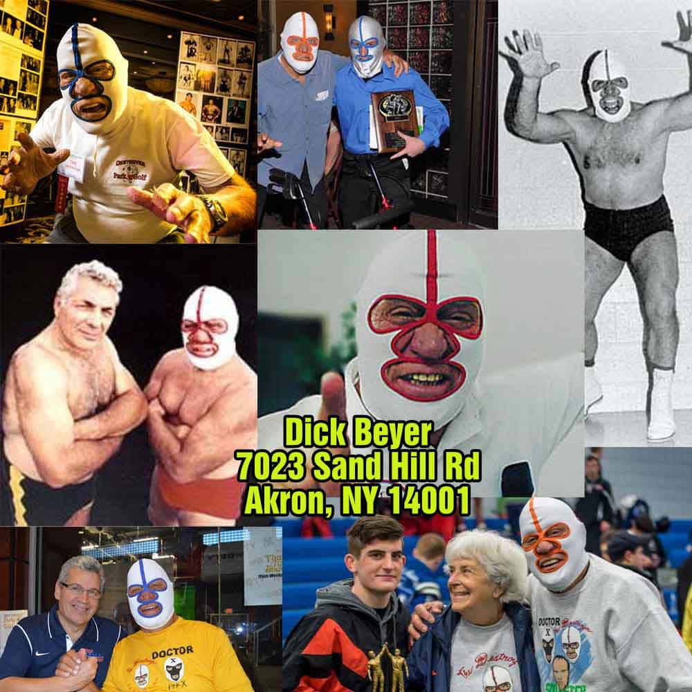 WWE 桌布 壁紙 — 一幅由復古和現代摔角手（luchadores）戴著彩色面具、與粉絲合照並在室內環境中手持獎盃的拼貼畫。