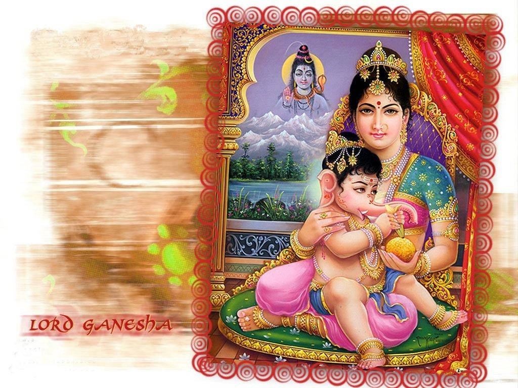 Hindu God 桌布 壁紙 — 一幅神聖的插圖，描繪年幼的象頭神坐在母親的膝上，兩人均穿著鮮豔的傳統服飾，背景是裝飾華麗的畫框。