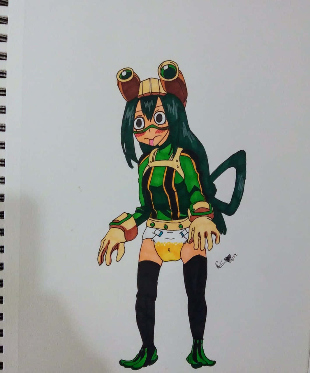 Froppy 桌布 壁紙 — 一幅色彩繽紛的動漫風格畫作，描繪了一個青蛙主題的女孩，穿著綠色服裝，戴著護目鏡，還有一條尾巴，畫在螺旋筆記本頁面上。