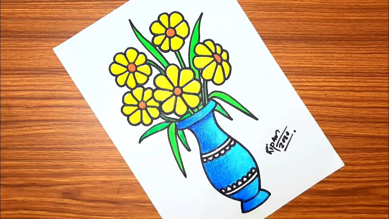 Flower Pot 桌布 壁紙 — 一幅色彩繽紛的圖畫，描繪黃色花朵放在帶有白色圖案的藍色花瓶中，置於木桌上。