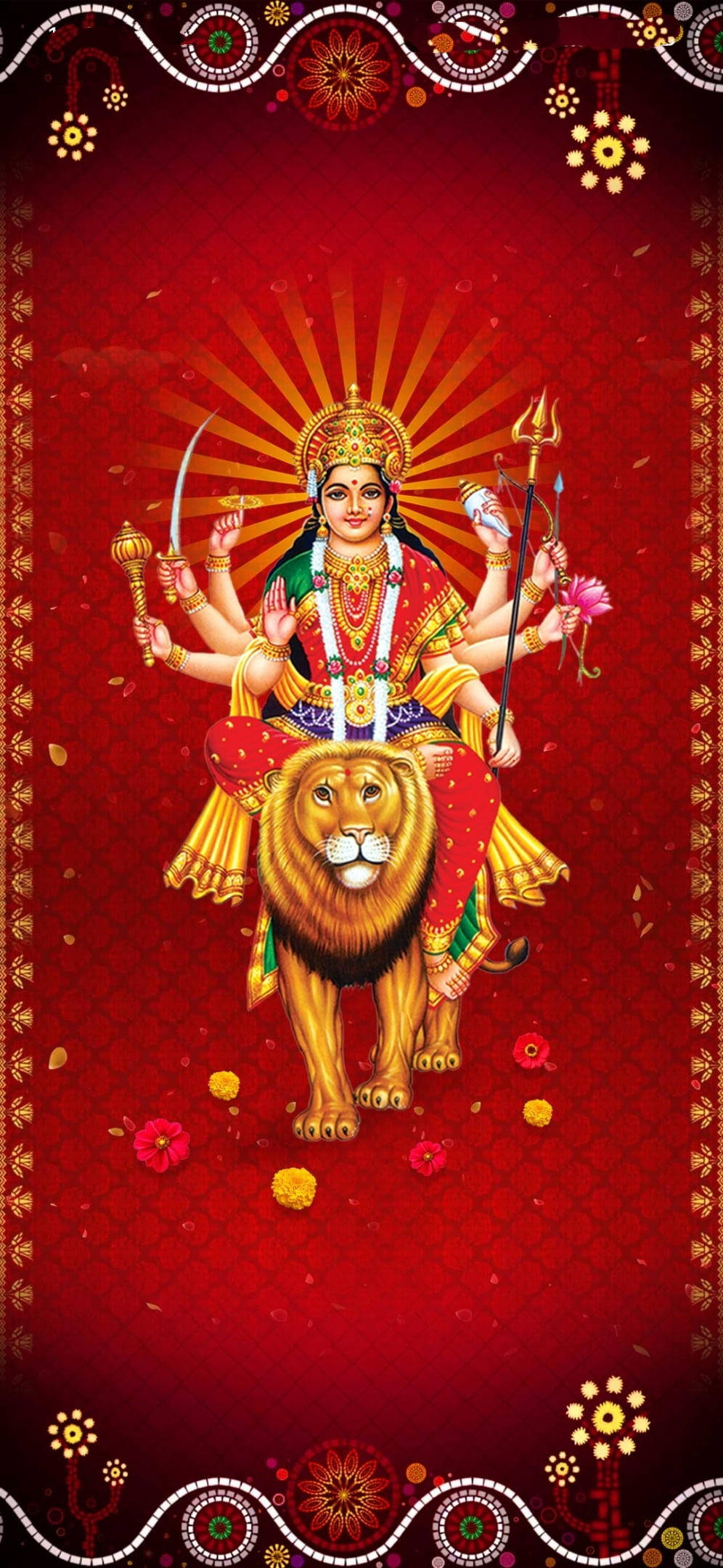 Durga 桌布 壁紙 — 一幅色彩鮮豔的插圖，描繪了印度教女神杜爾迦（Durga）有十隻手臂，騎著一頭金色獅子，背景是裝飾有花卉圖案的濃郁紅色。