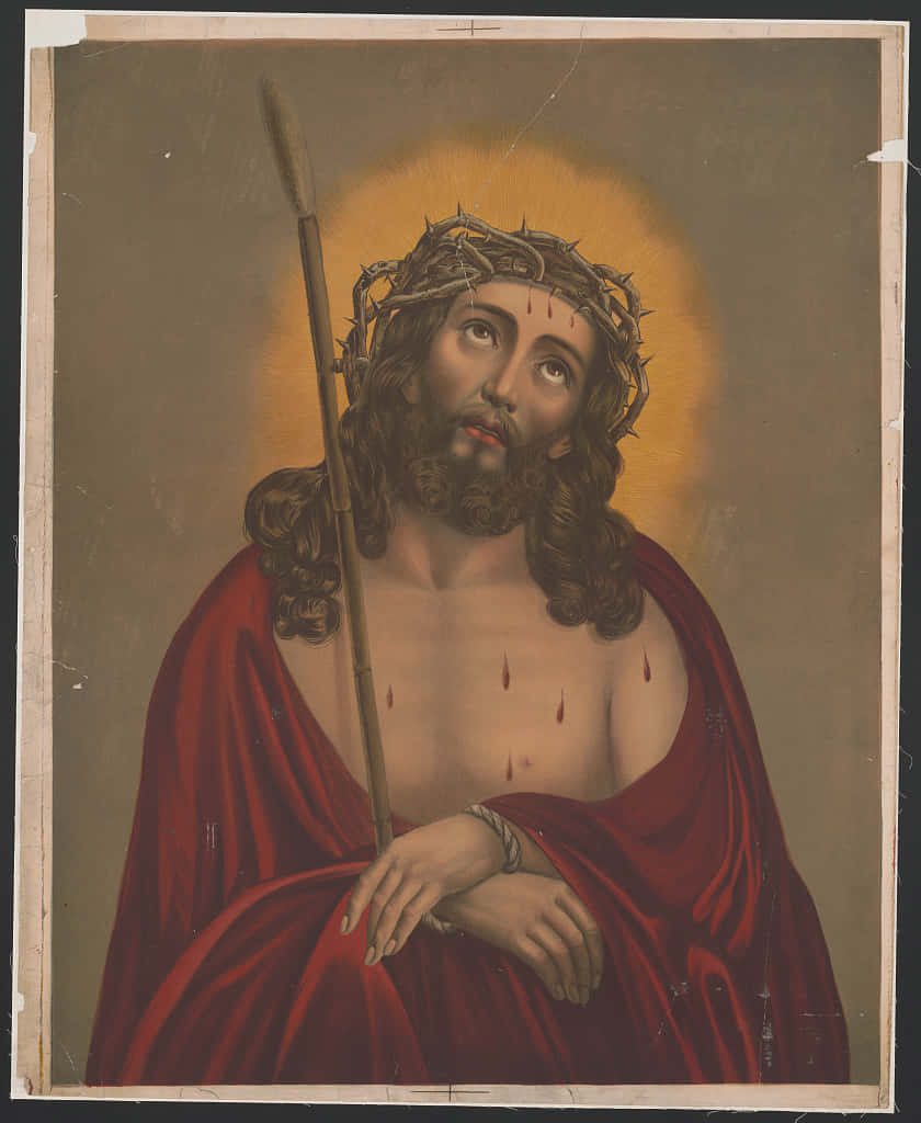 Jesus Crown Of Thorns 桌布 壁紙 — 一幅莊嚴的宗教畫描繪耶穌基督戴著荊棘冠冕和帶有血滴的紅袍，在金色光環背景下手持長矛。