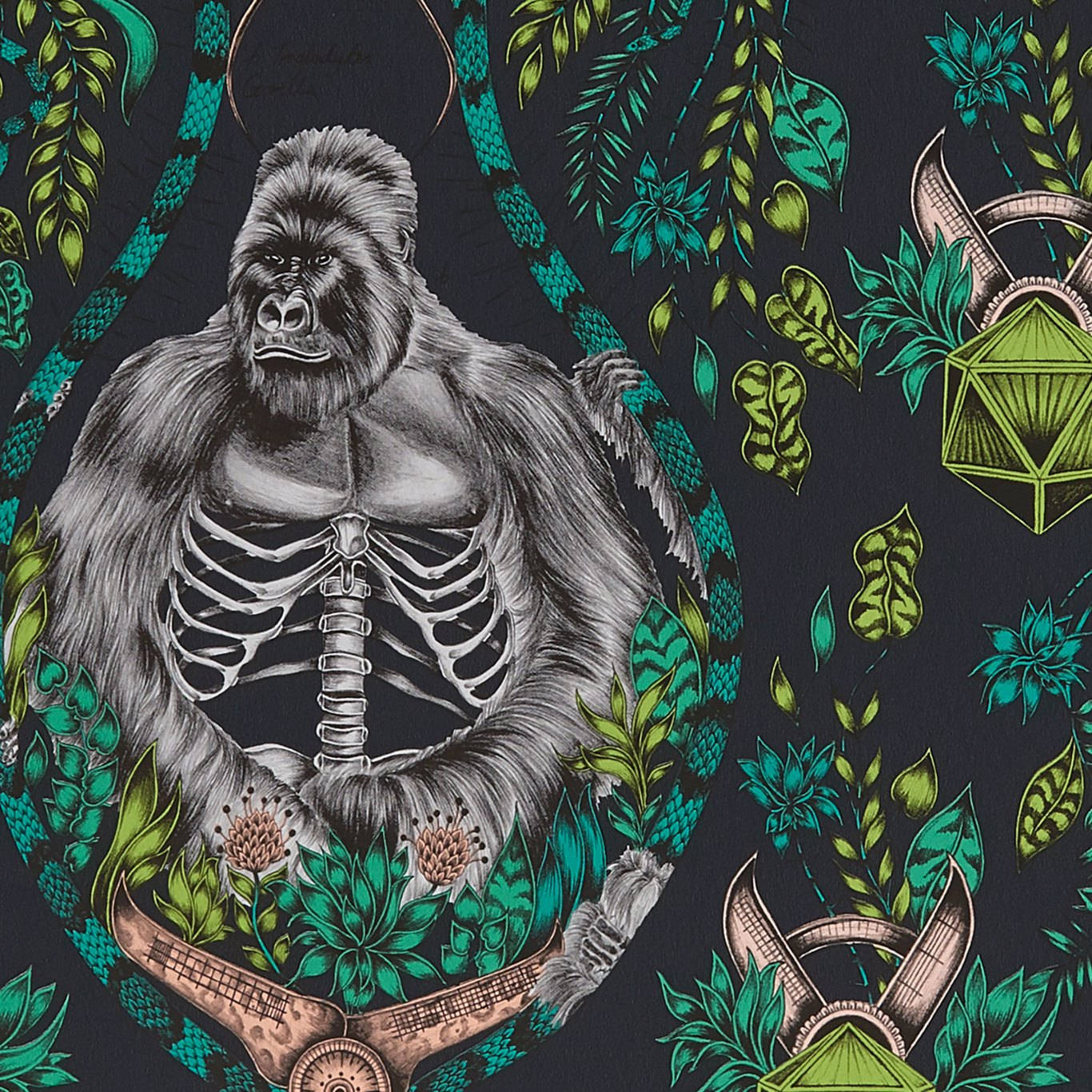 藝術 桌布 壁紙 — 一幅詳細插圖，描繪一隻大猩猩，其肋骨清晰可見，周圍環繞著鮮豔的綠色葉子和神秘符號，背景為深色。