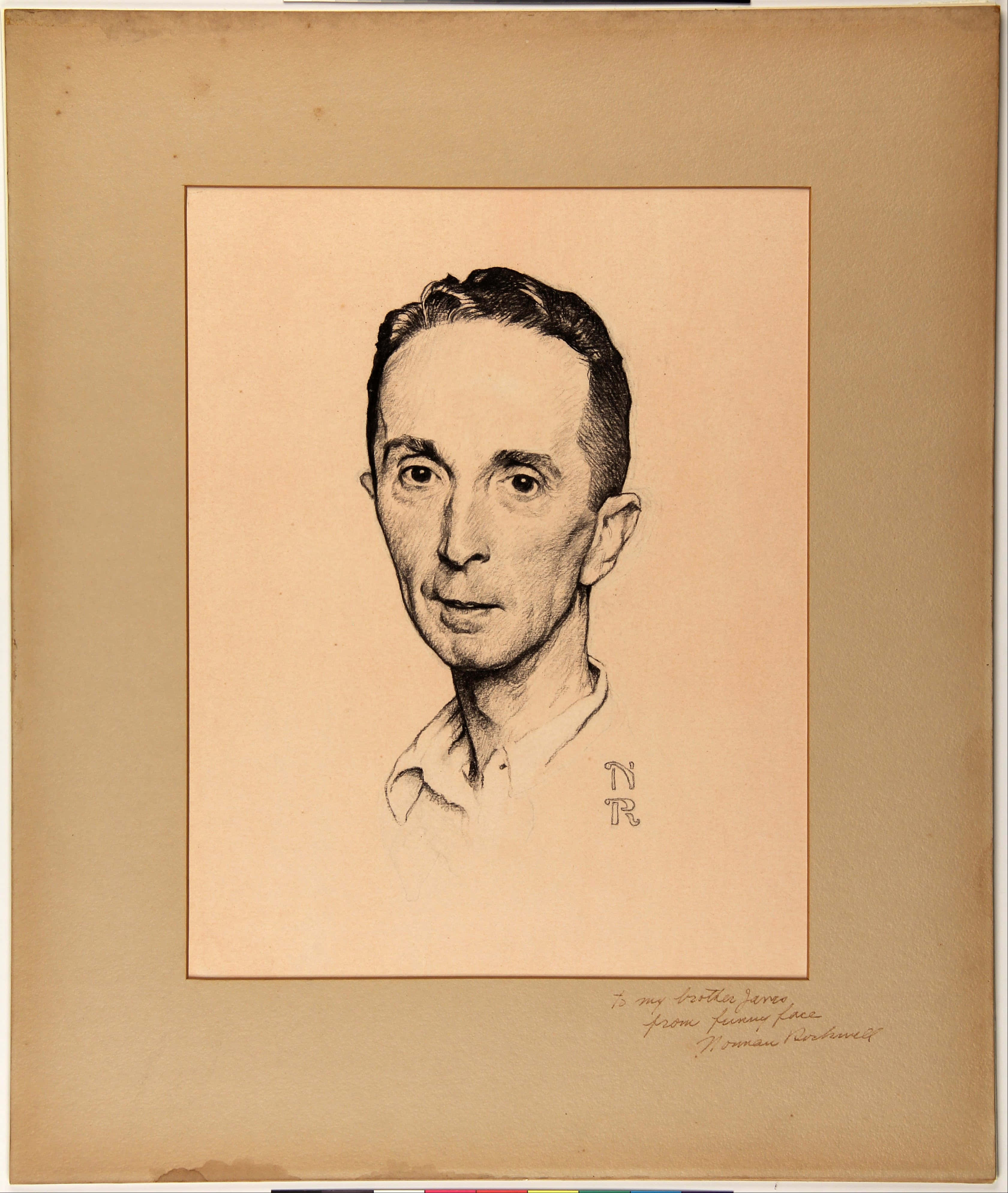 Norman Rockwell 桌布 壁紙 — 一幅詳細的鉛筆肖像畫，描繪一位深色頭髮、穿著有領襯衫的男士，畫在米色紙上，並以手寫題字裝裱。