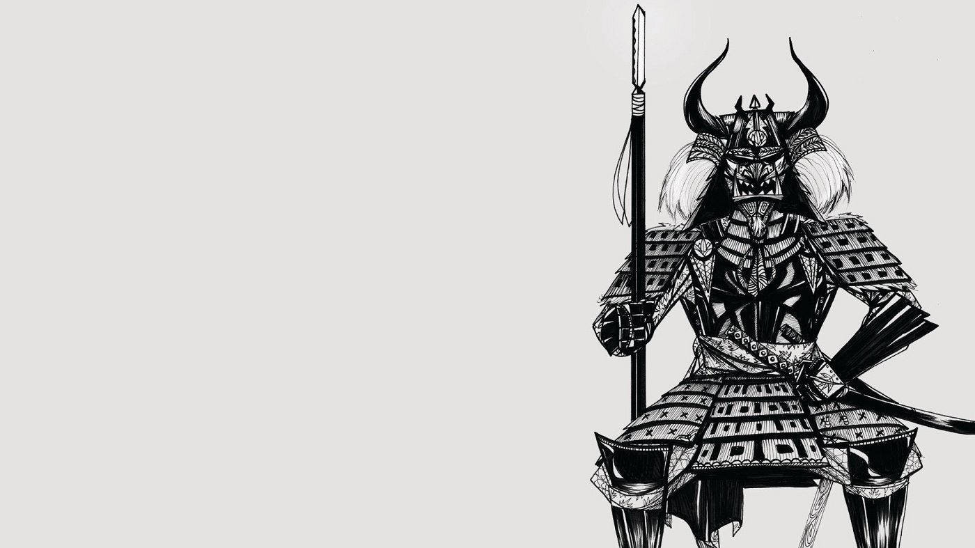 日本武士 桌布 壁紙 — 一幅詳細的黑白插圖，描繪一位身穿全套盔甲、手持長矛和武士刀的武士，背景為純淺灰色。