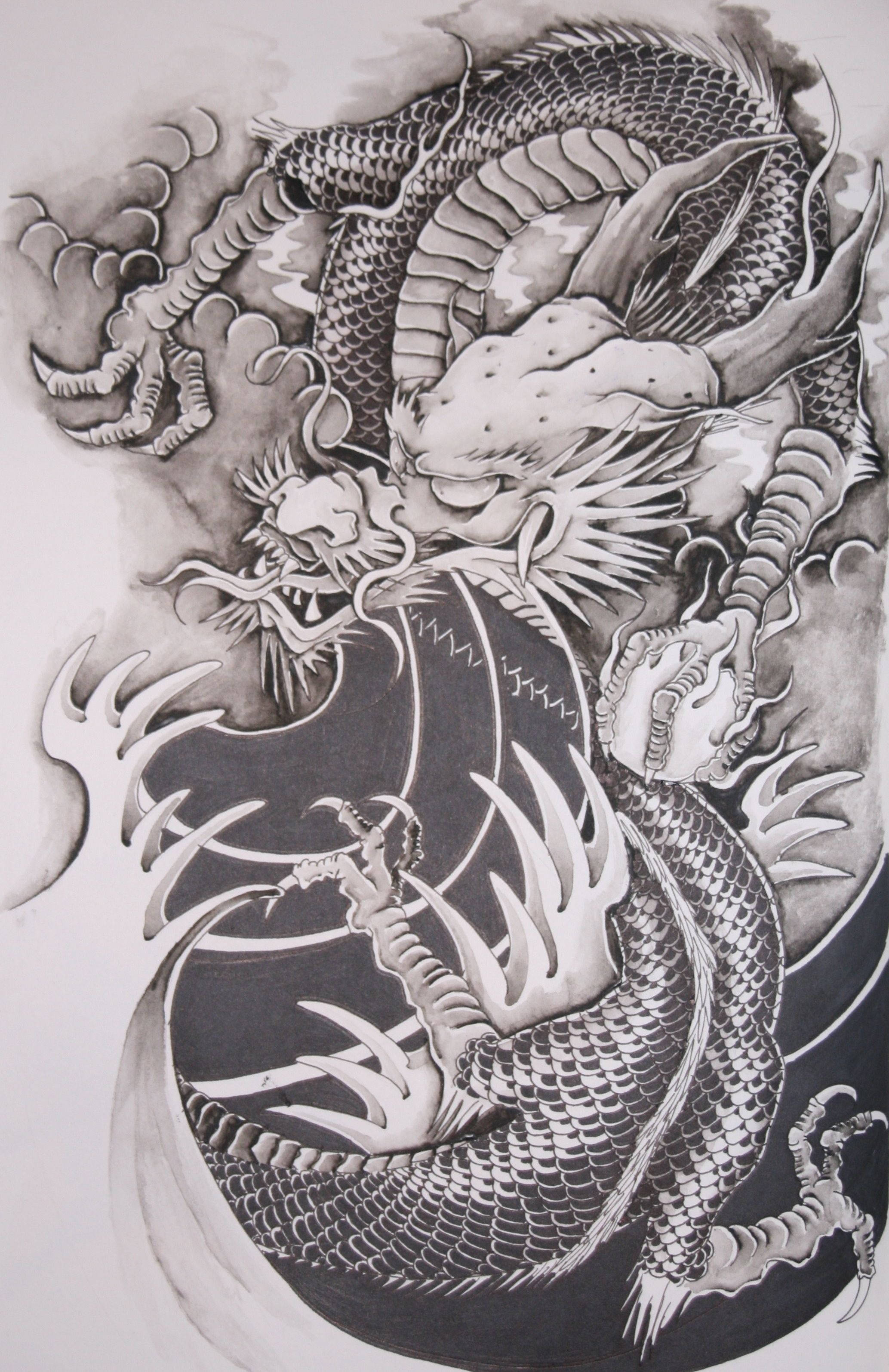 Japanese Dragon Tattoo 桌布 壁紙 — 一幅詳細的黑白水墨畫，描繪一隻兇猛的傳統日本龍，盤繞在旋轉的雲層中，擁有鋒利的爪子和富有表現力的眼睛。