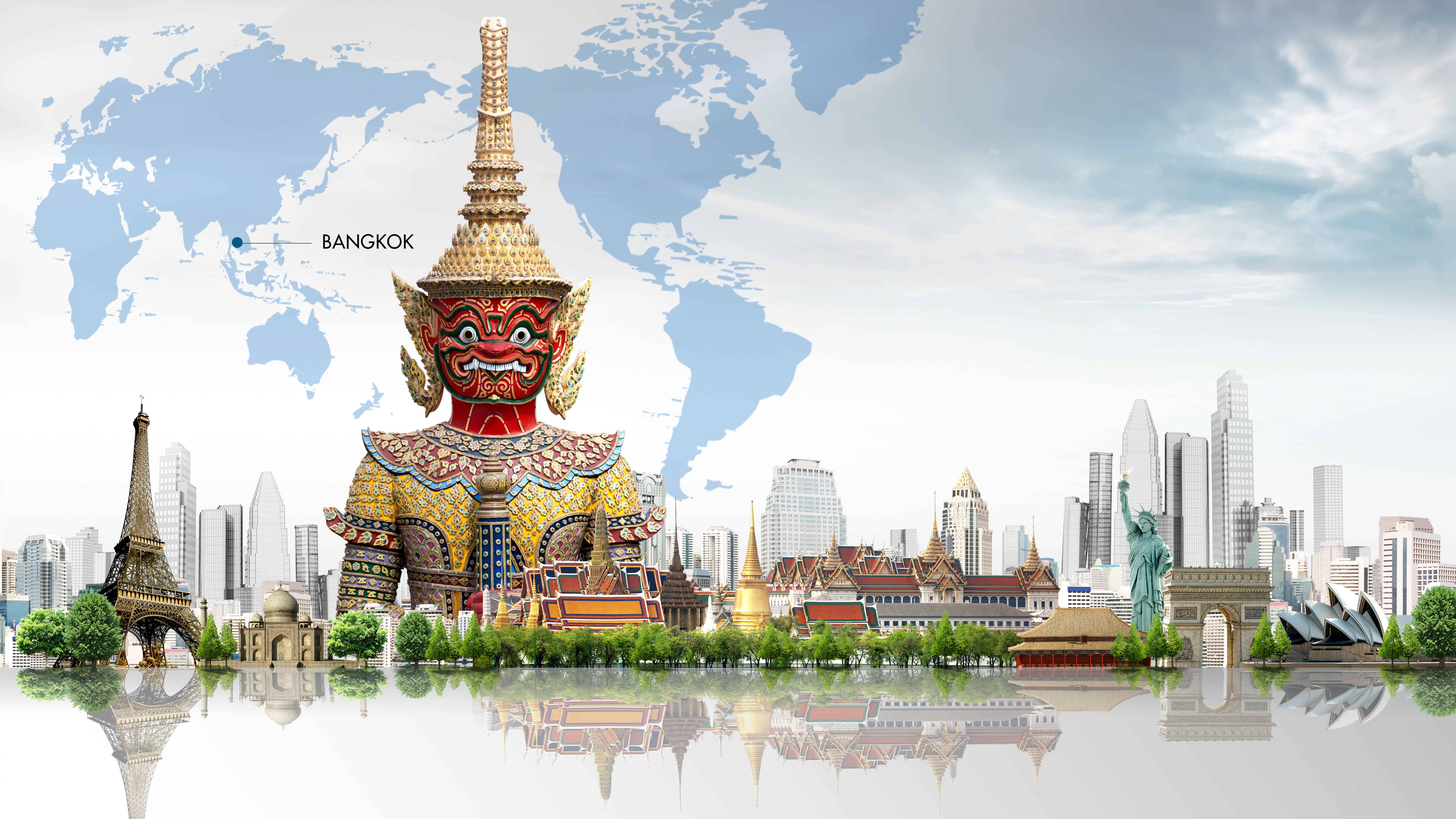 Bangkok 桌布 壁紙 — 一幅超現實的數位拼貼畫，展示全球地標包括曼谷大皇宮和自由女神像在水中的倒影，背景是世界地圖。