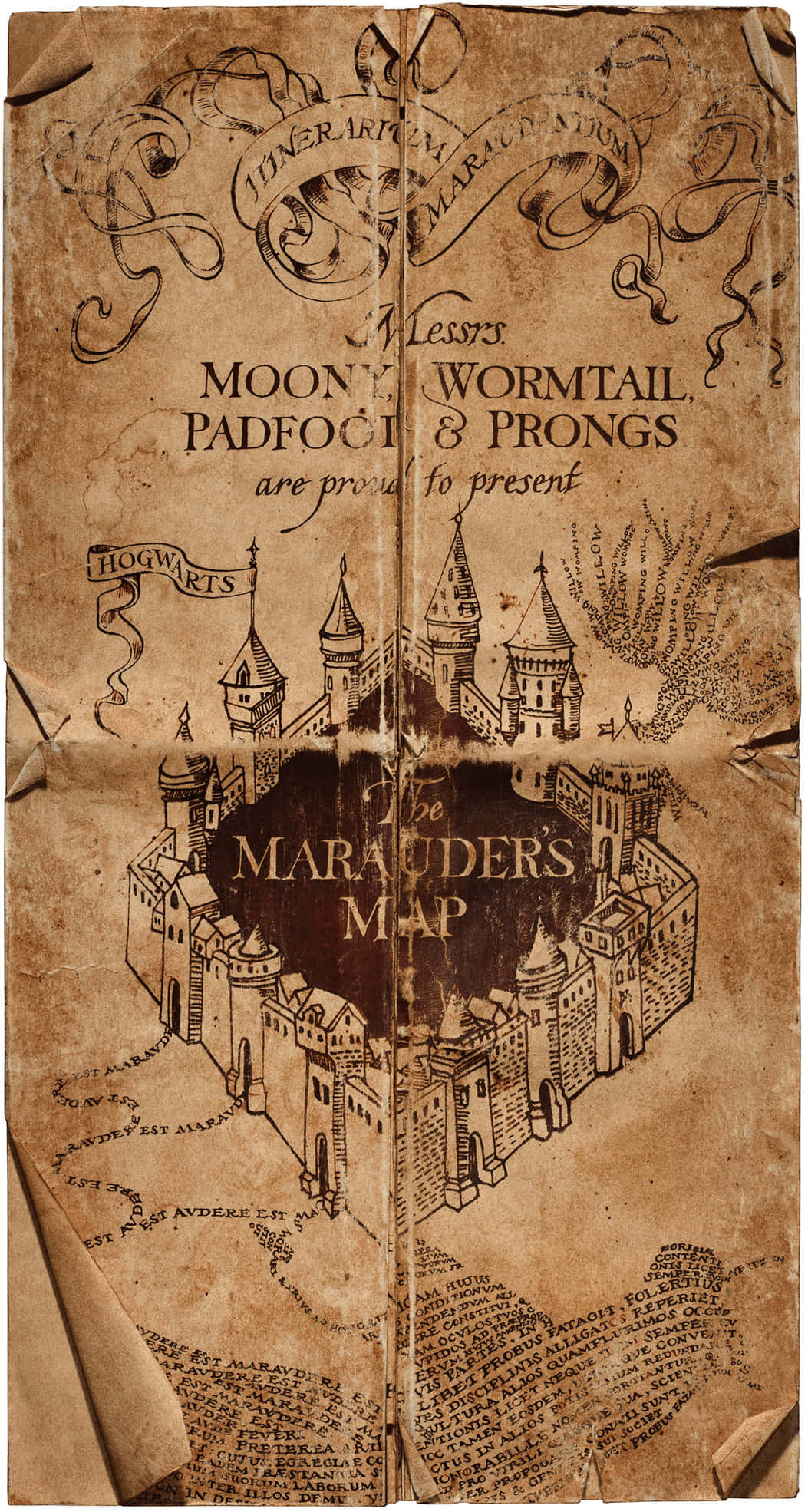 The Marauder's Map 桌布 壁紙 — 一幅陳舊的羊皮紙地圖，描繪霍格華茲城堡，帶有精細的墨水繪圖和拉丁文文字，詳細說明隱藏通道和秘密地點。