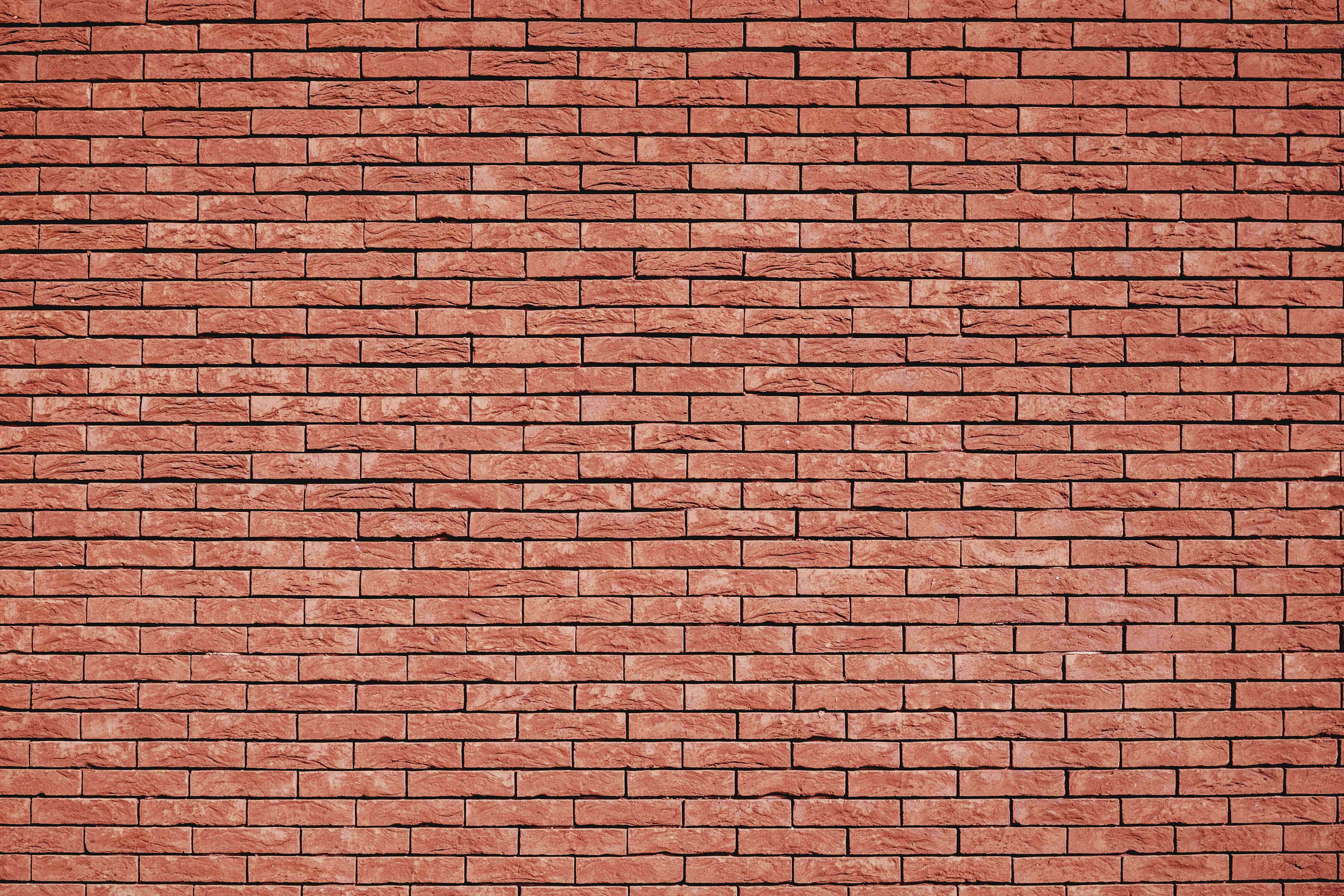 Brick Wall 桌布 壁紙 — 一幅風化紅磚牆的近距離特寫，可見砂漿線和紋理表面。