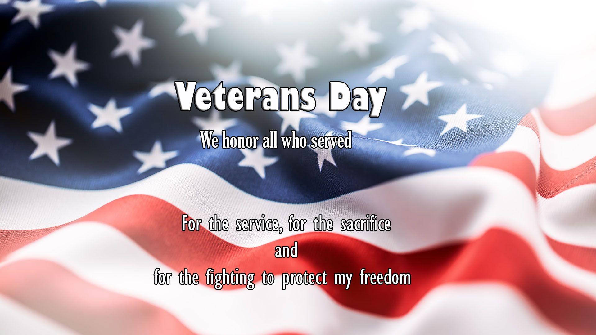 Veterans 桌布 壁紙 — 一幅飄揚的美國國旗特寫，上面有向退伍軍人及其犧牲致敬的文字，背景明亮。