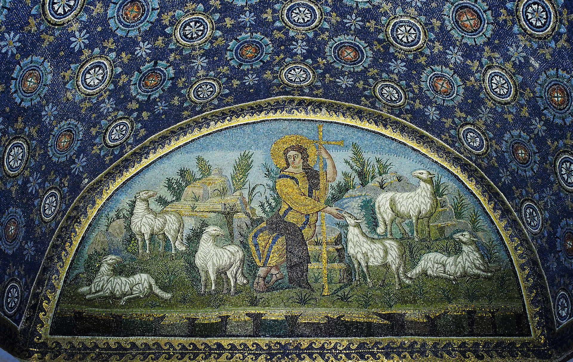 Mosaic 桌布 壁紙 — 一幅馬賽克描繪一個穿長袍的人物手持十字架，被白羊圍繞，上方是藍色圖案圓頂。