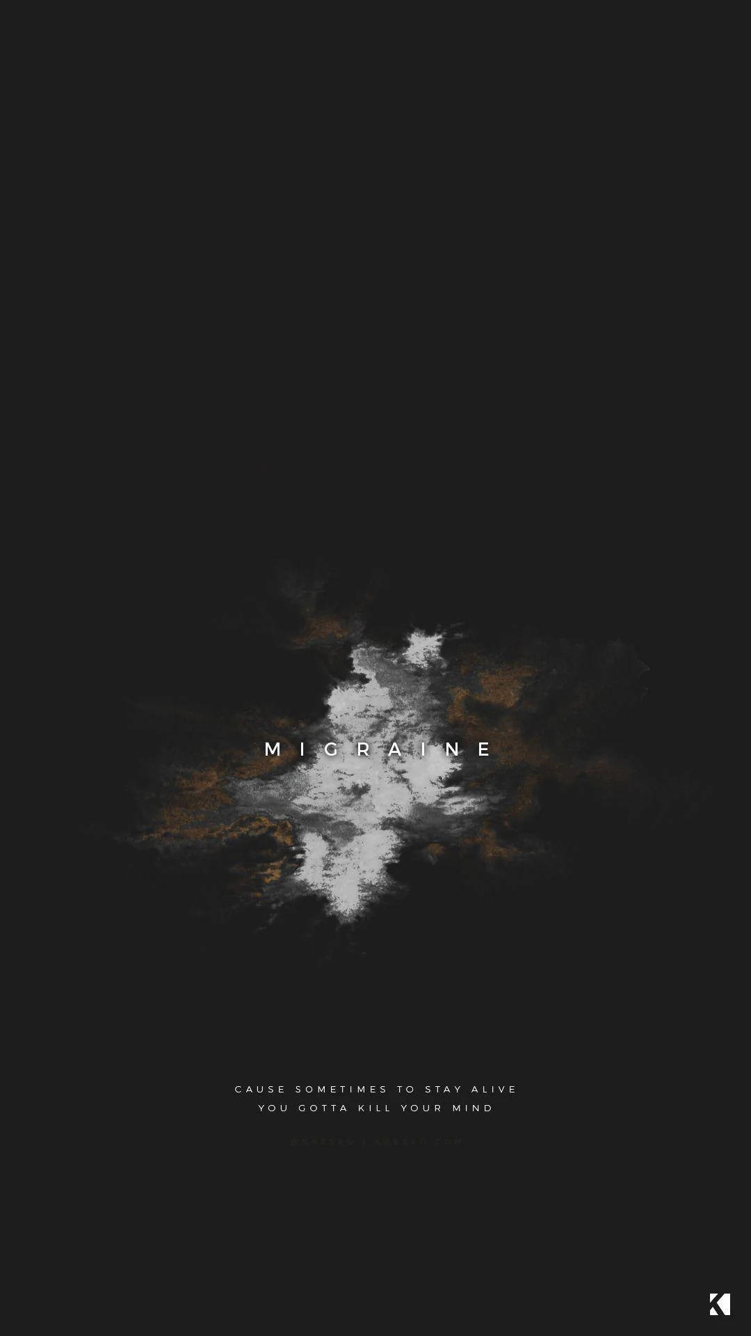 Cool Aesthetic 桌布 壁紙 — 一幅黑暗抽象數位藝術作品，帶有煙霧般的白色和金色中心，包含偏頭痛一詞和關於疼痛的引言。