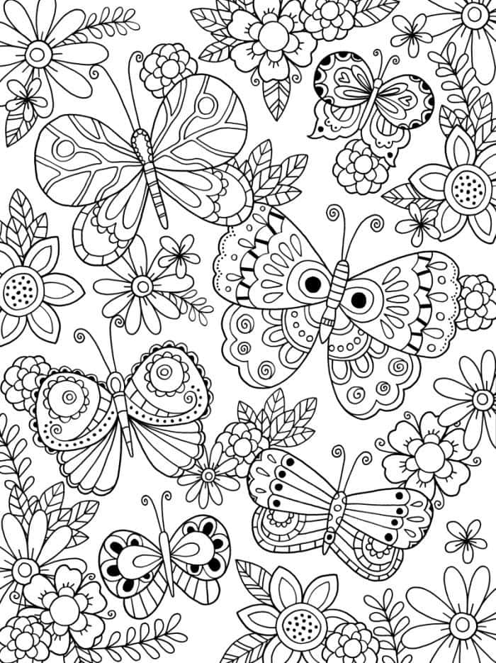 Butterfly Coloring Pages 桌布 壁紙 — 一幅黑白線條藝術插圖，描繪了圖案複雜的蝴蝶和花朵，排列密集且具裝飾性。