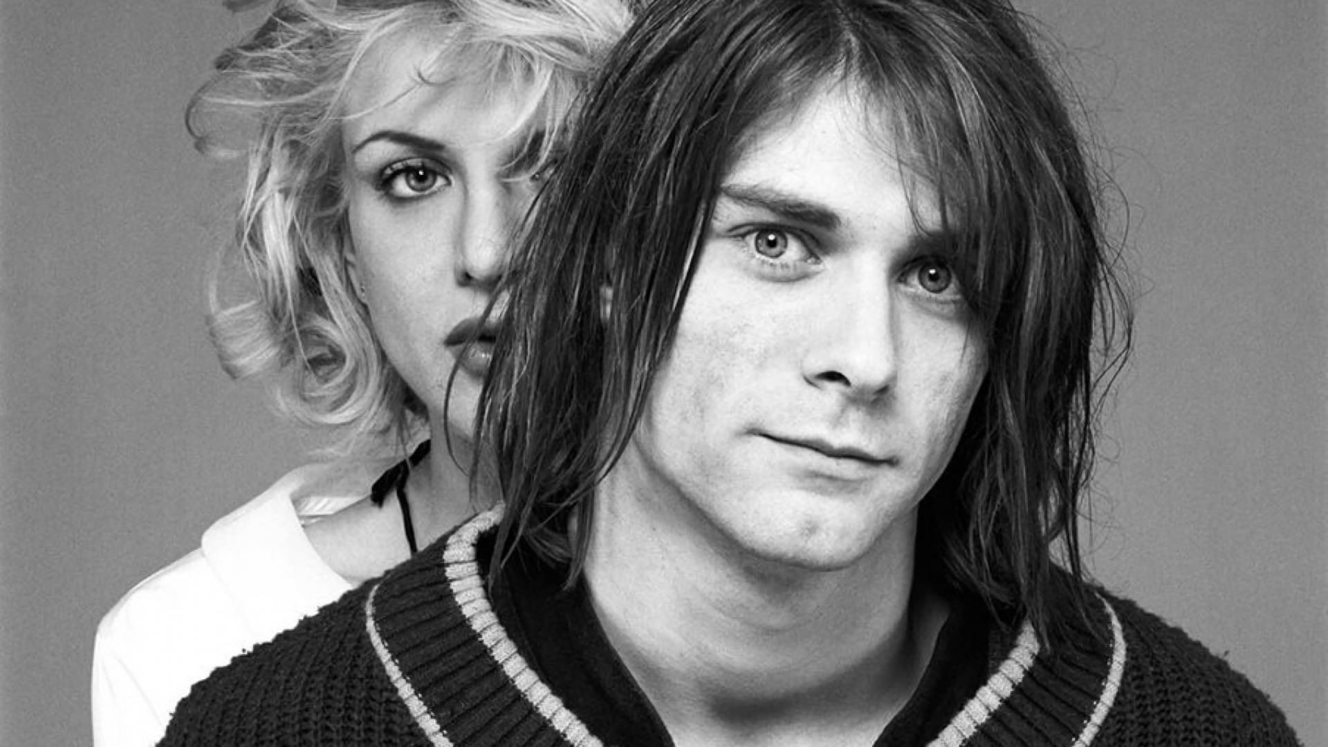 Cobain 桌布 壁紙 — 一幅黑白肖像，拍攝了兩個眼神銳利的人，背景為純灰色。