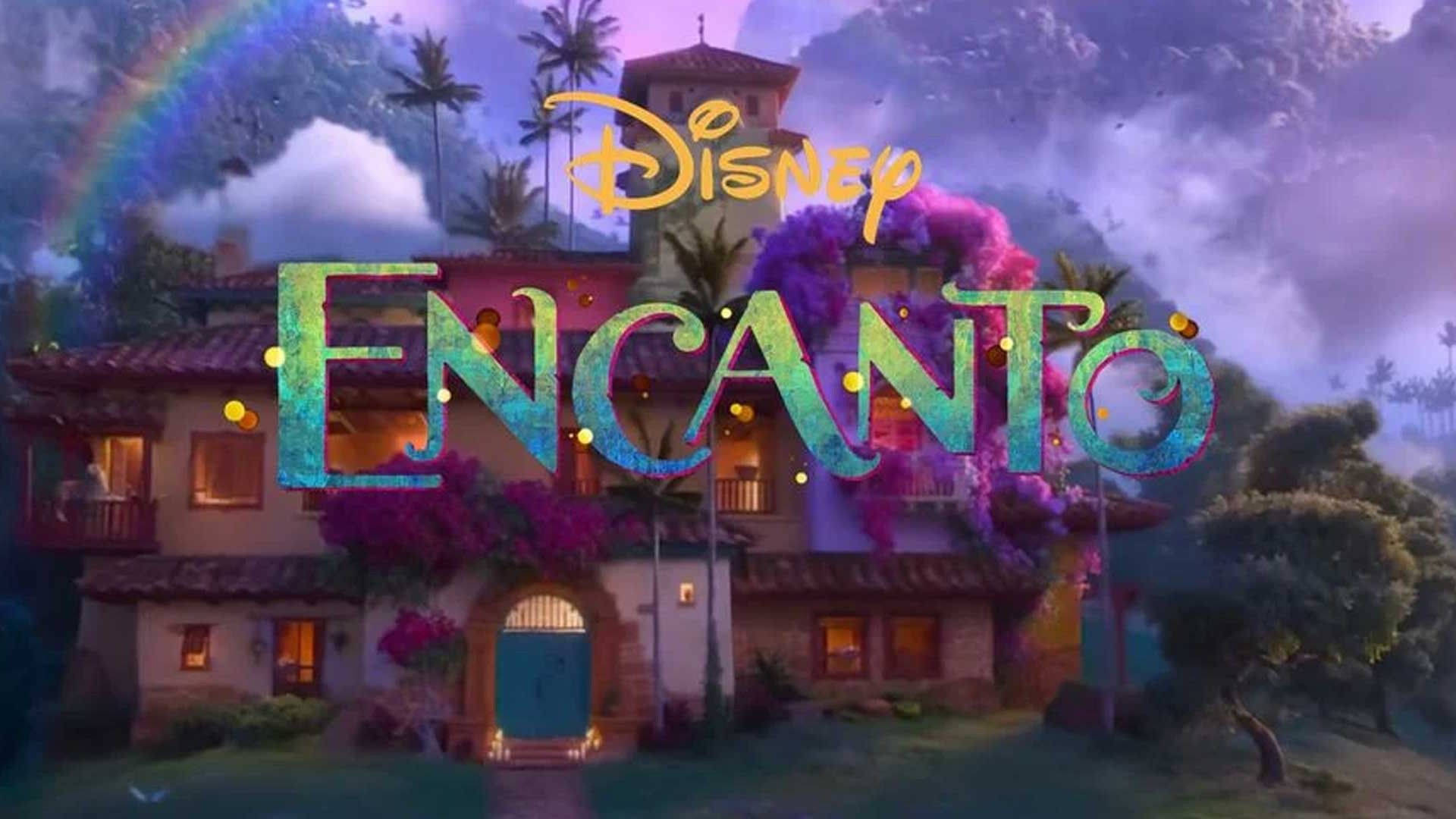 Encanto Aesthetic 桌布 壁紙 — 一座充滿活力的動畫房屋，帶有發光的窗戶，在紫色天空下棕櫚樹上方有彩虹拱形。