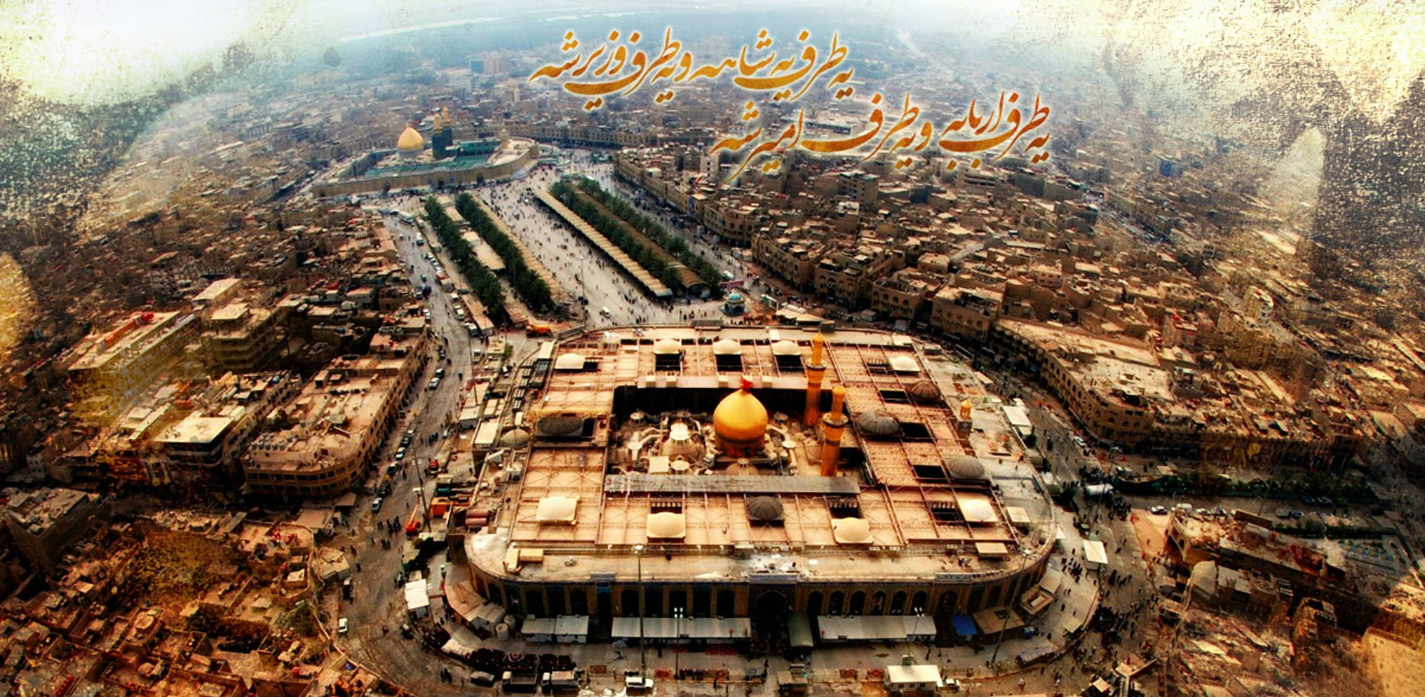 Iraq 桌布 壁紙 — 一座宏偉清真寺的鳥瞰圖，金色圓頂被密集的城市擴張包圍，在朦朧的日光下。