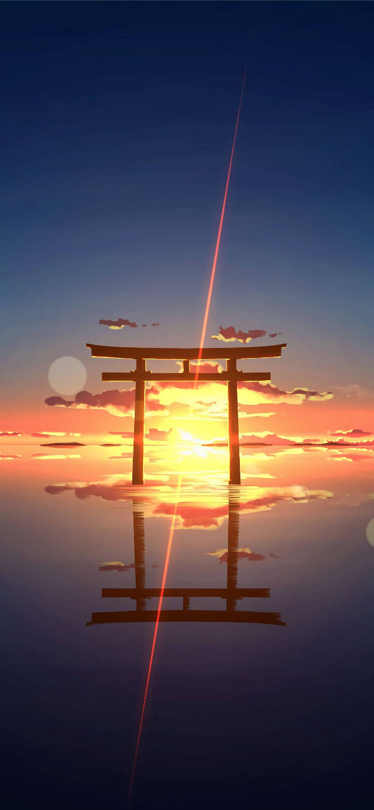 Torii 桌布 壁紙 — 一座寧靜的鳥居矗立在平靜的水面上，夕陽映照出鮮豔的橙色和藍色天空，完美倒映在水中。