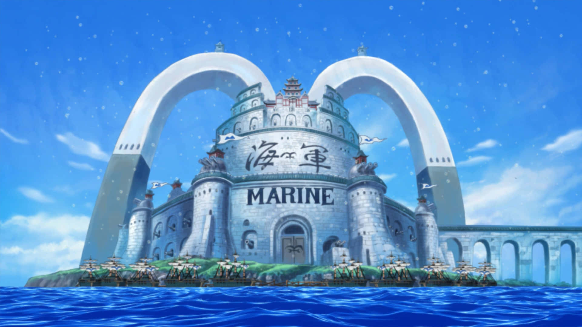 Marineford 桌布 壁紙 — 一座巨大的海上堡壘，擁有雙白色拱門，矗立在一個被海洋包圍的浮島上，天空湛藍。