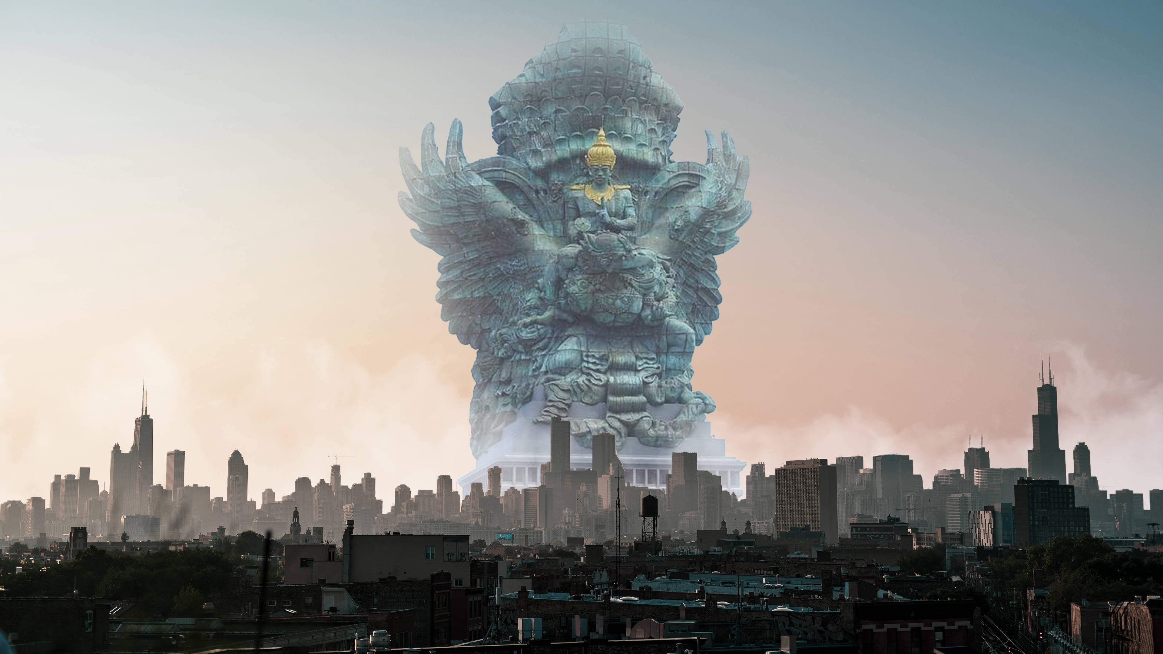 Statue Aesthetic 桌布 壁紙 — 一座巨大而精緻的藍綠色神像，帶有金色點綴，在黎明時分聳立於朦朧的城市天際線之上。