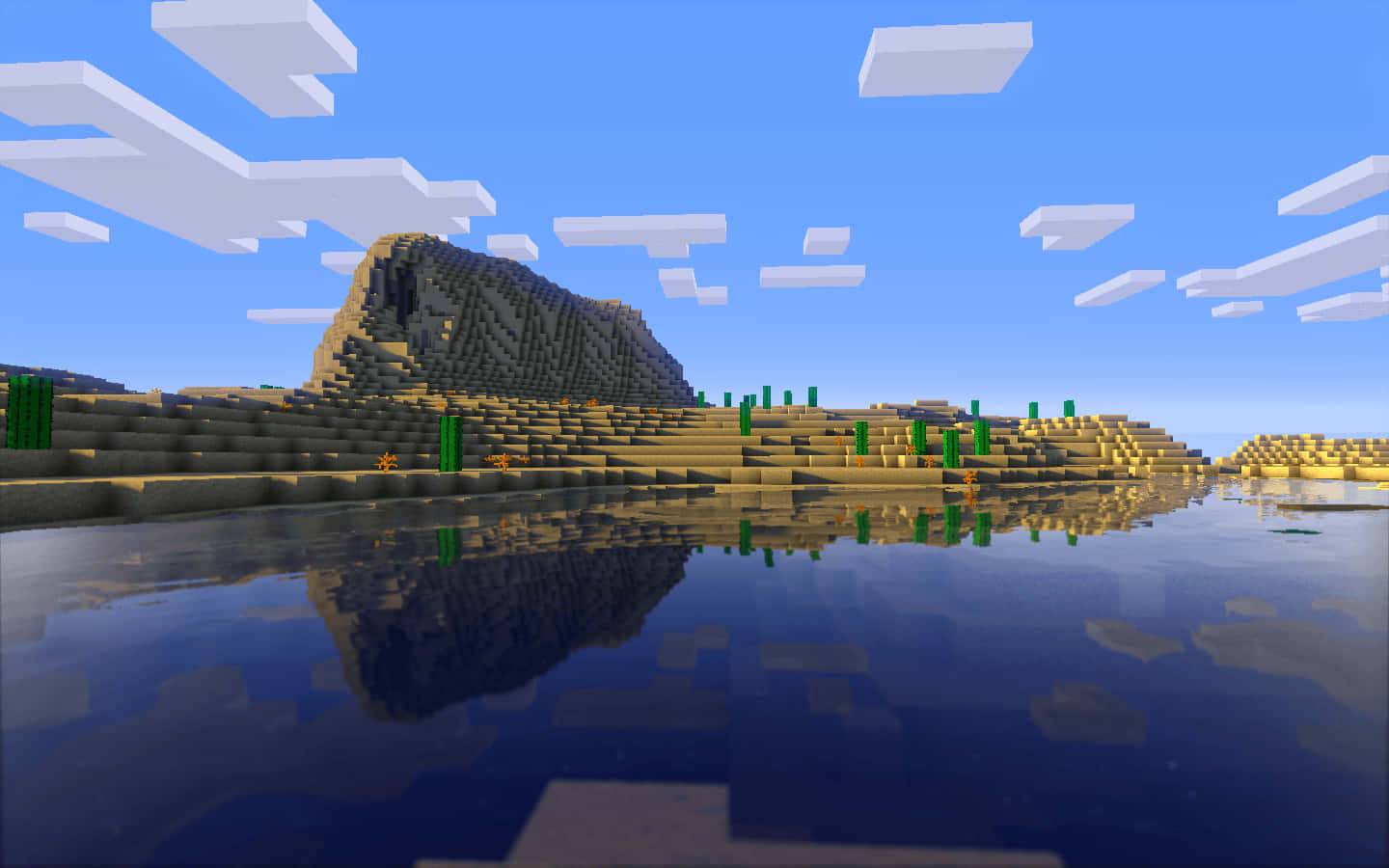 Minecraft Shaders 桌布 壁紙 — 一座方塊狀的Minecraft山脈聳立在平靜的湖邊，在藍天白雲下映照出其像素化的倒影。
