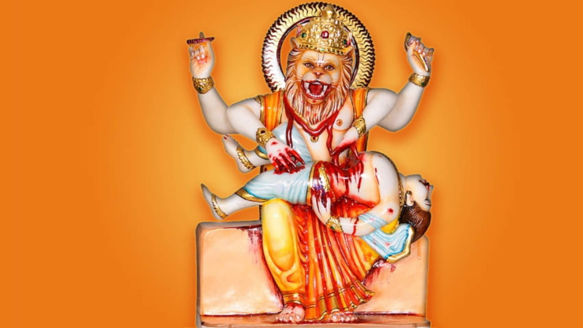 Vishnu 桌布 壁紙 — 一座生動的多臂獅頭神祇雕像，在純橙色背景上將一個人形踩在腳下。