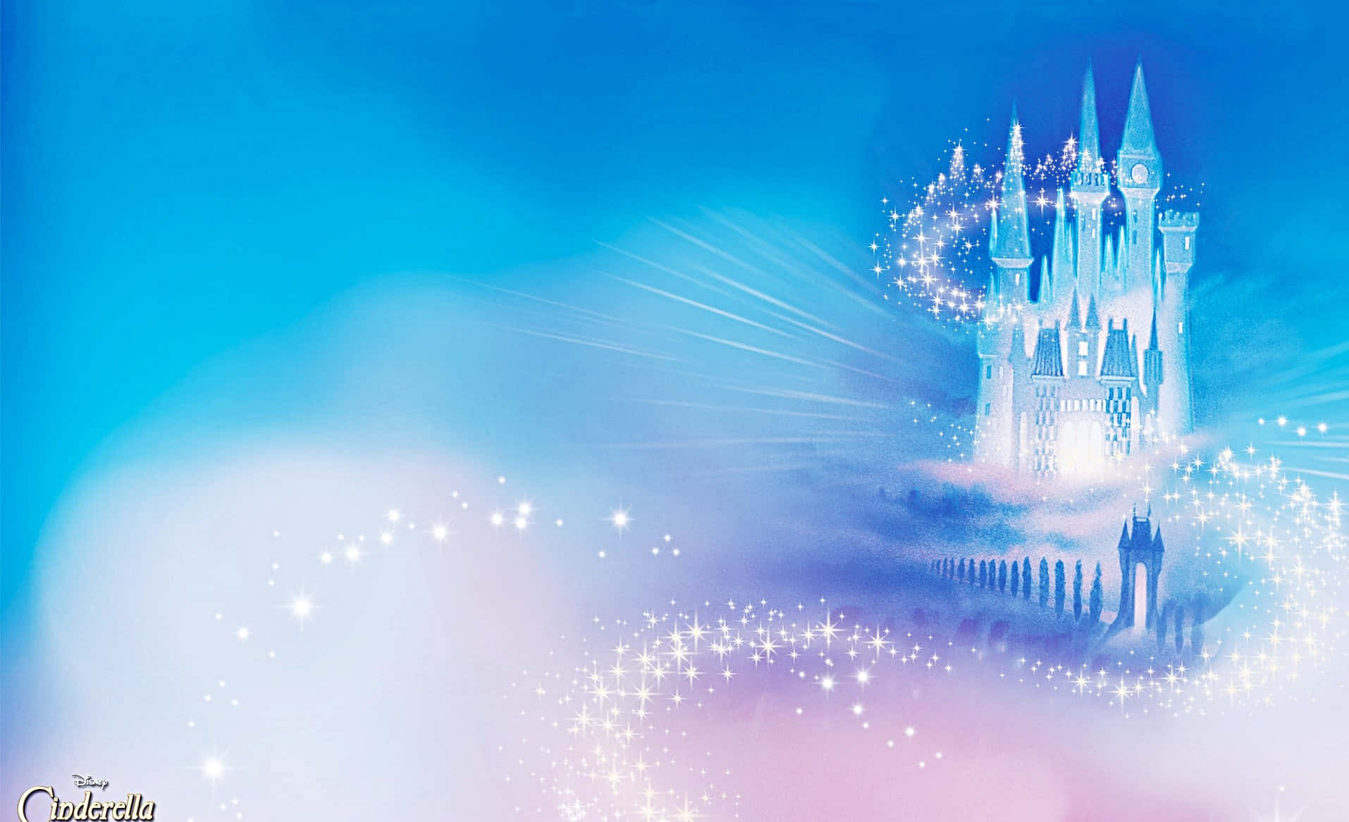 Disney Castle 桌布 壁紙 — 一座發光的童話城堡從雲層中浮現，周圍環繞著閃爍的魔法，在夢幻的藍色和粉紅色天空中。