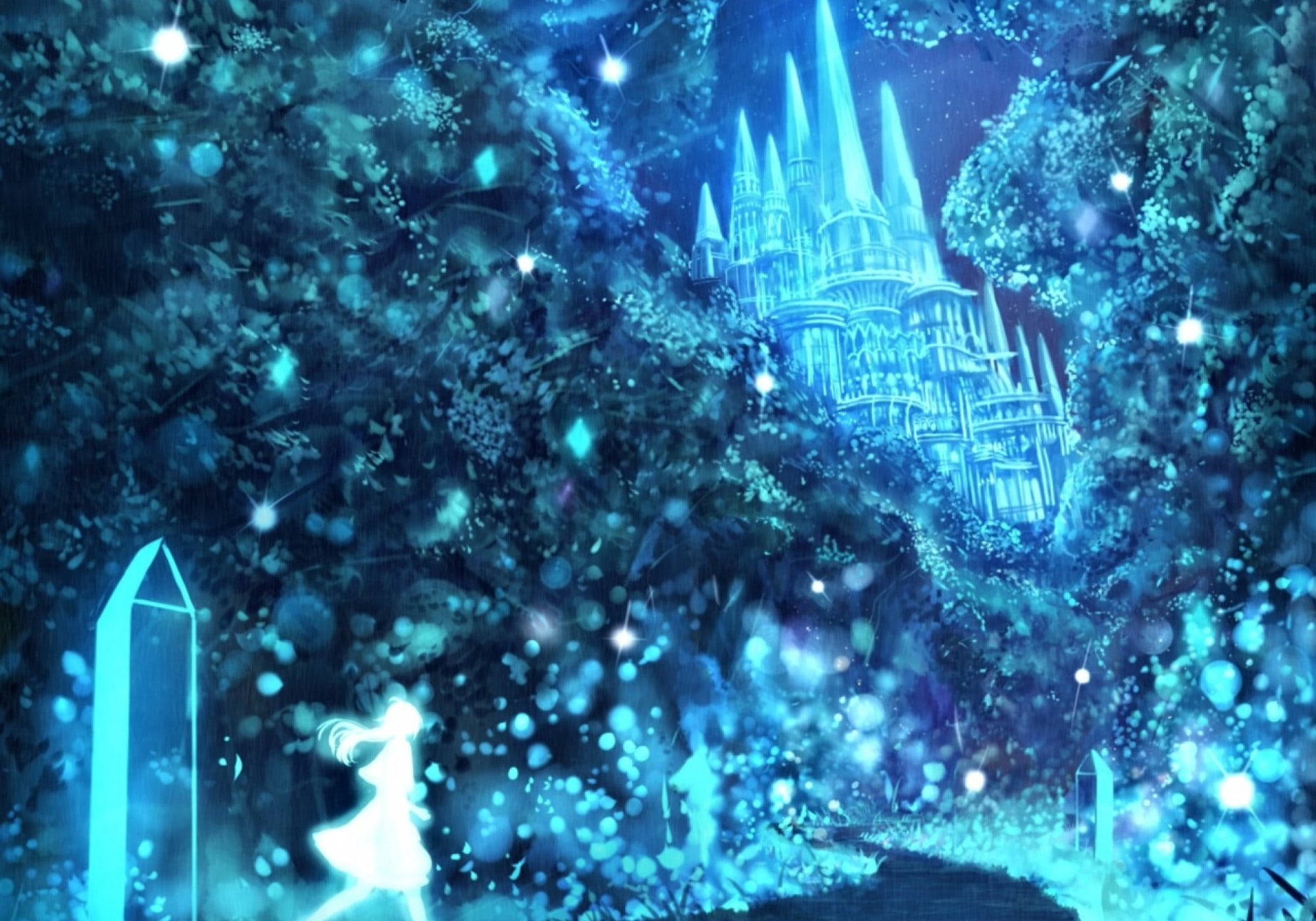 Frozen Castle 桌布 壁紙 — 一座發光的藍色城堡從魔法樹林中浮現，一個發光的人物在星空下穿過閃爍的粒子。