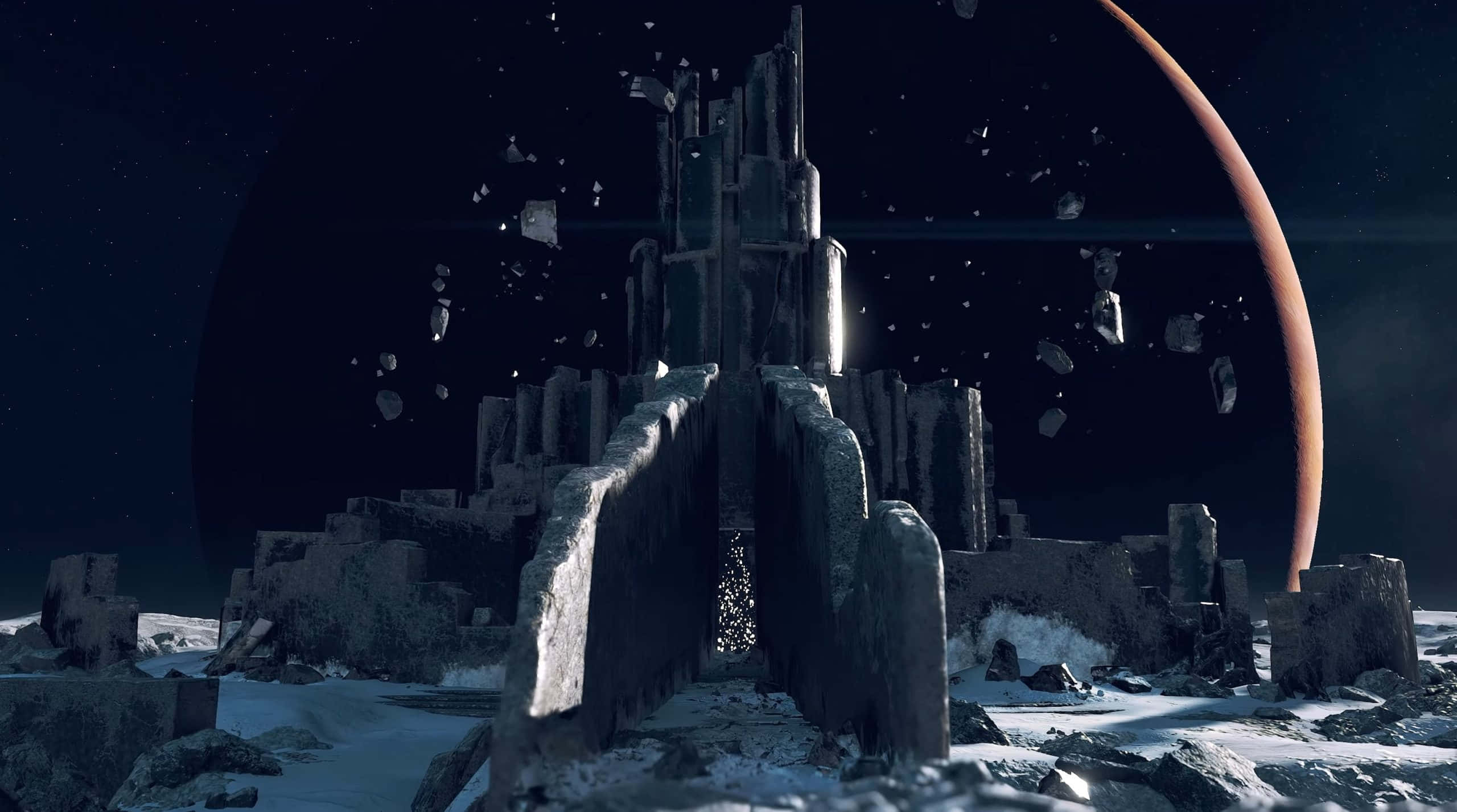 星空 桌布 壁紙 — 一座破碎的未來廢墟矗立在雪覆蓋的外星行星上，下方是一個巨大的微紅色月亮，漂浮著碎片。