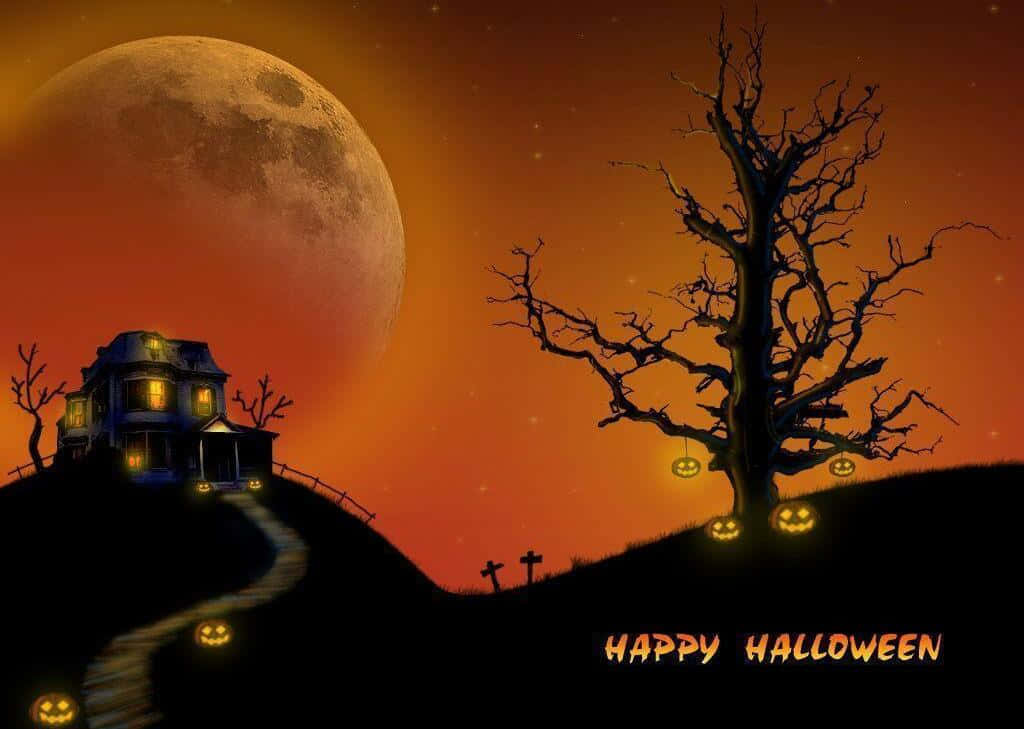 Happy Halloween 桌布 壁紙 — 一座詭異的鬼屋坐落在山丘上，巨大的橙色月亮下，南瓜燈籠沿著蜿蜒的小路和光禿禿的樹木閃閃發光。