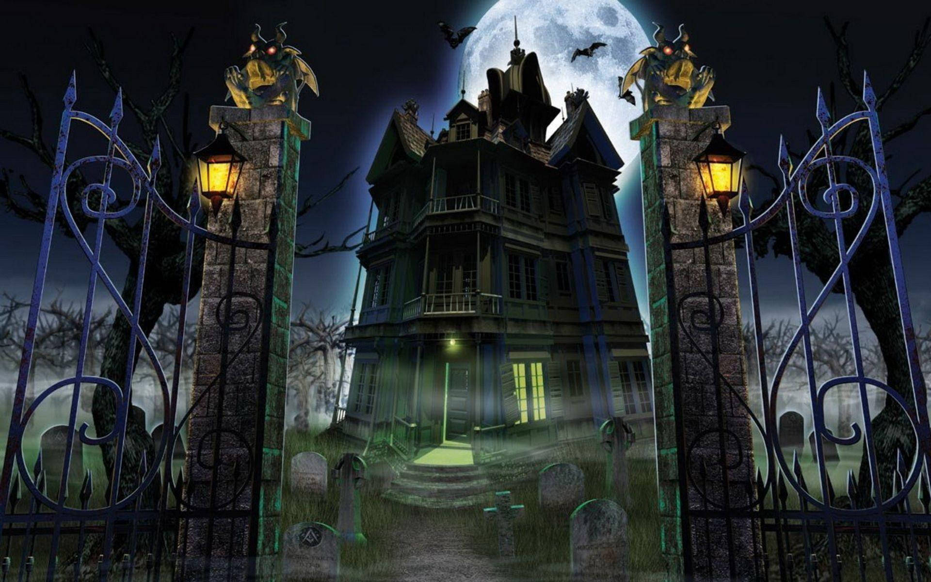 Haunted House Halloween 桌布 壁紙 — 一座陰森的鬼屋，窗戶發光，位於華麗的大門後面，滿月下蝙蝠飛舞。