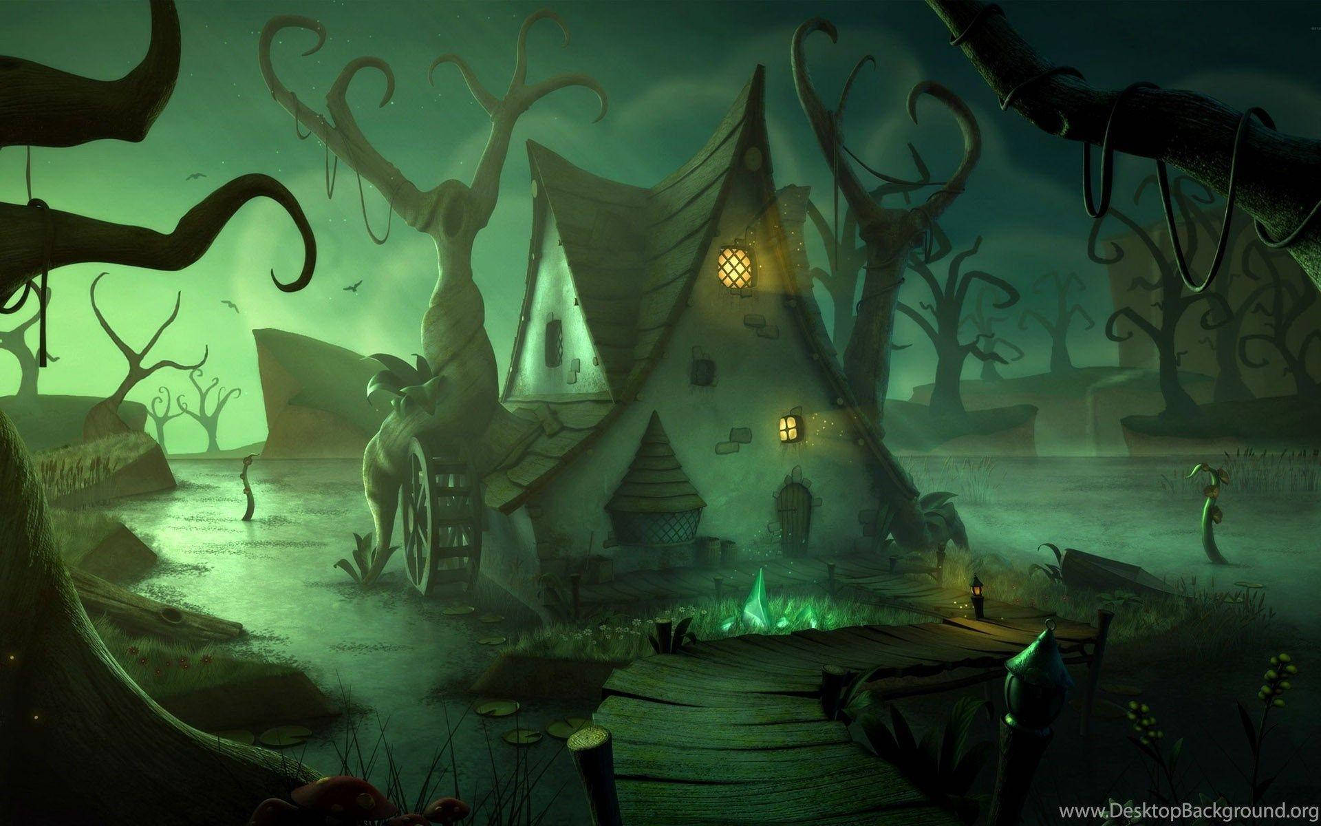 Haunted House Halloween 桌布 壁紙 — 一座陰森鬼屋，窗戶發光，坐落在霧氣瀰漫的沼澤中，周圍是扭曲的樹木，天空呈綠色。