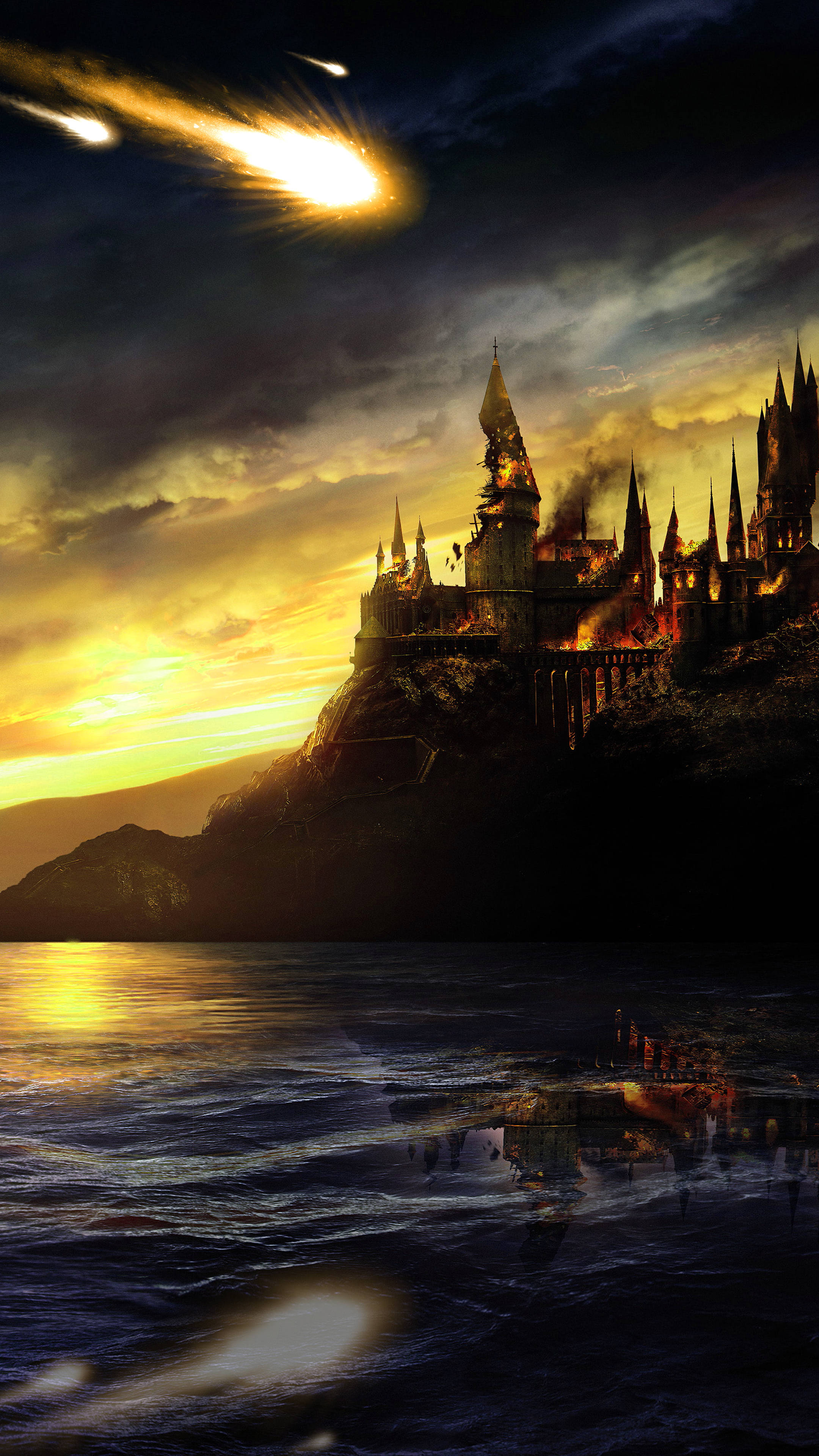 Hogwarts Aesthetic 桌布 壁紙 — 一座雄偉的城堡坐落在懸崖上，夕陽西下，天空火紅，一顆閃爍的彗星劃過天際。
