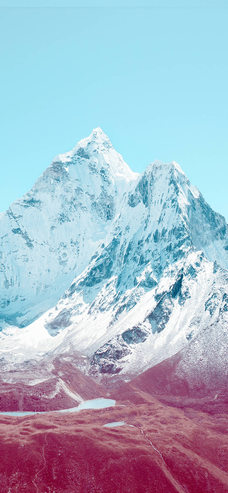 山脈 桌布 壁紙 — 一座雄偉的雪山山峰在清澈的藍天下聳立，下方是充滿活力的粉紅色山谷。