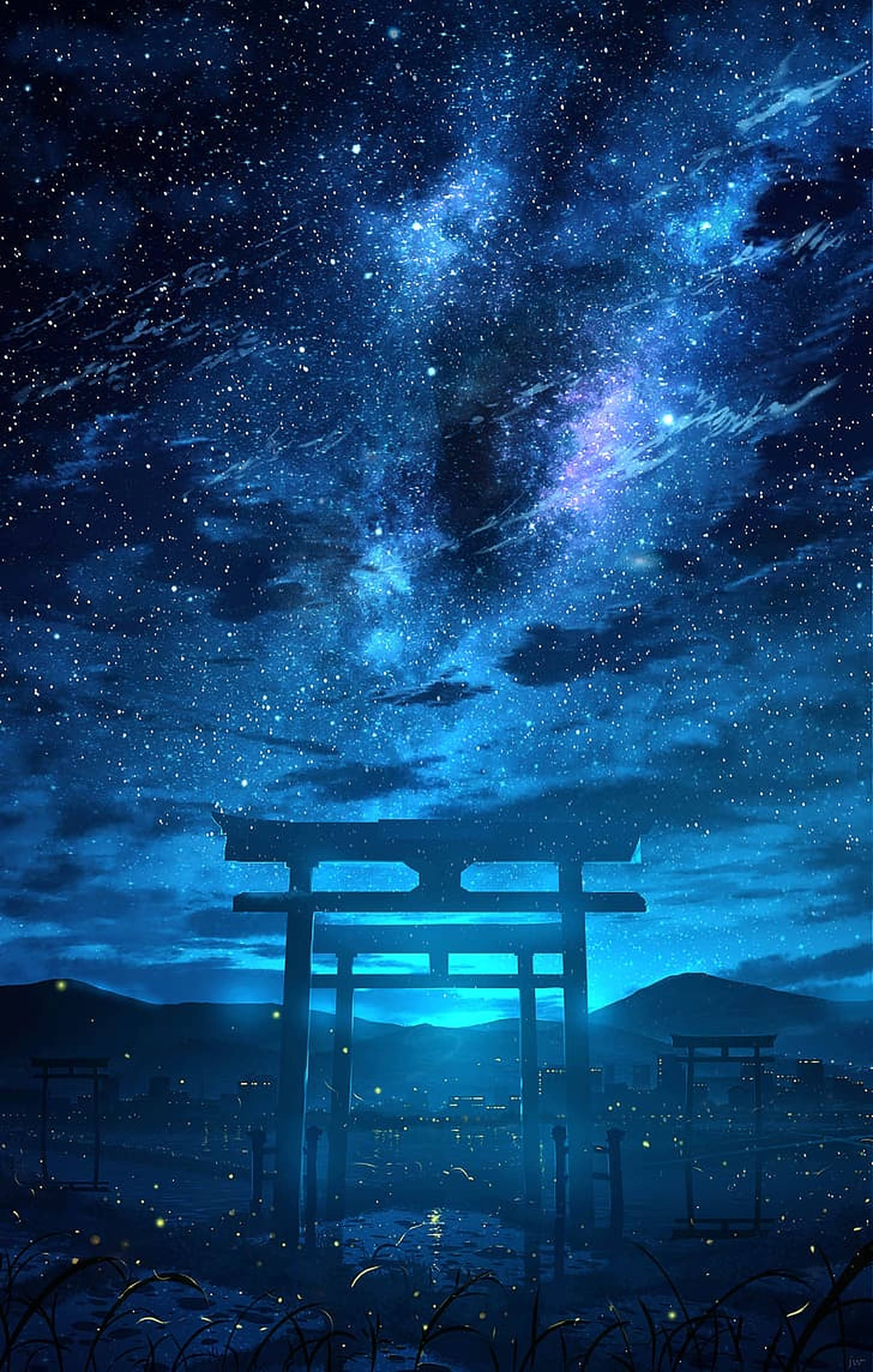 Torii 桌布 壁紙 — 一座雄偉的鳥居在充滿活力的藍色星空和發光的宇宙雲層中呈現剪影。
