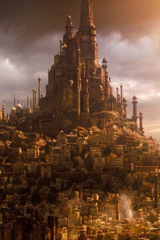 The Citadel 桌布 壁紙 — 一座高聳的哥德式大教堂從懸崖邊的城市中升起，背景是戲劇性的金色日落天空。