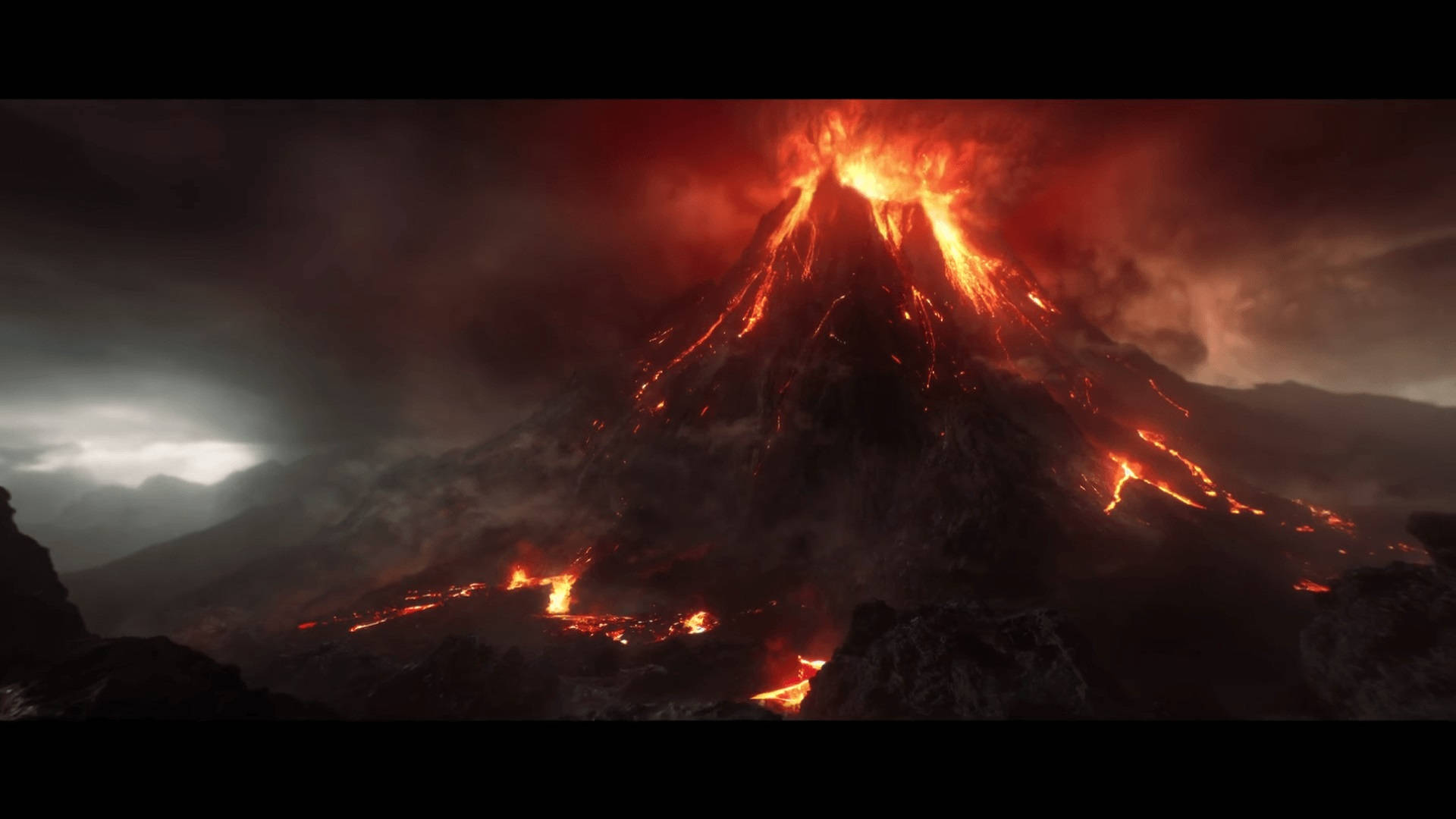 電玩遊戲 桌布 壁紙 — 一座高聳的火山爆發，熾熱的熔岩在黑暗陰沉的天際下沿著山坡傾瀉而下。