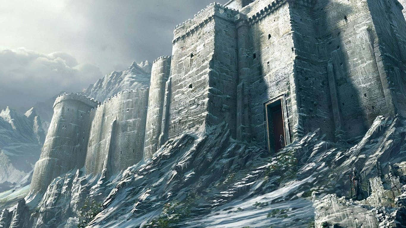 城堡動畫 桌布 壁紙 — 一座高聳的石頭城堡坐落在積雪的山脊上，天空風暴肆虐，下方站著一個孤獨的身影。