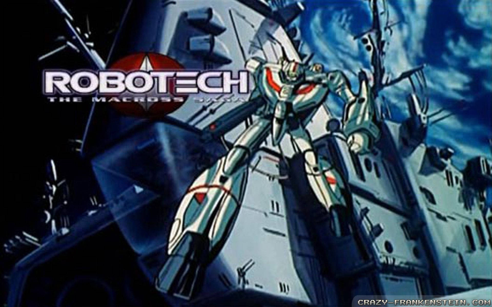 Macross 桌布 壁紙 — 一座高聳的銀色機器人傲然挺立在暴風雨藍天下，前方閃耀著Robotech標誌。