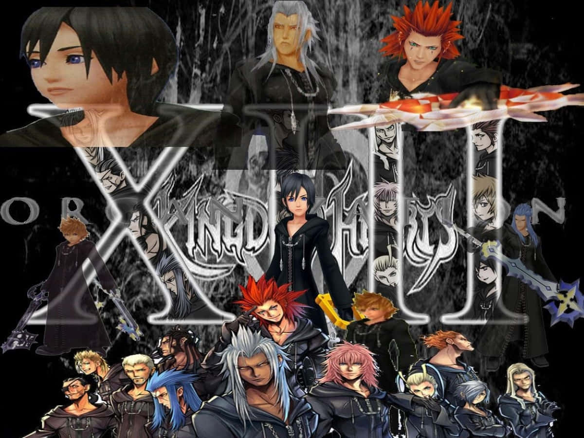 Kingdom Hearts Organization 13 桌布 壁紙 — 一張《王國之心》角色身穿暗色斗篷、手持發光武器、以陰影背景為襯的拼貼畫。